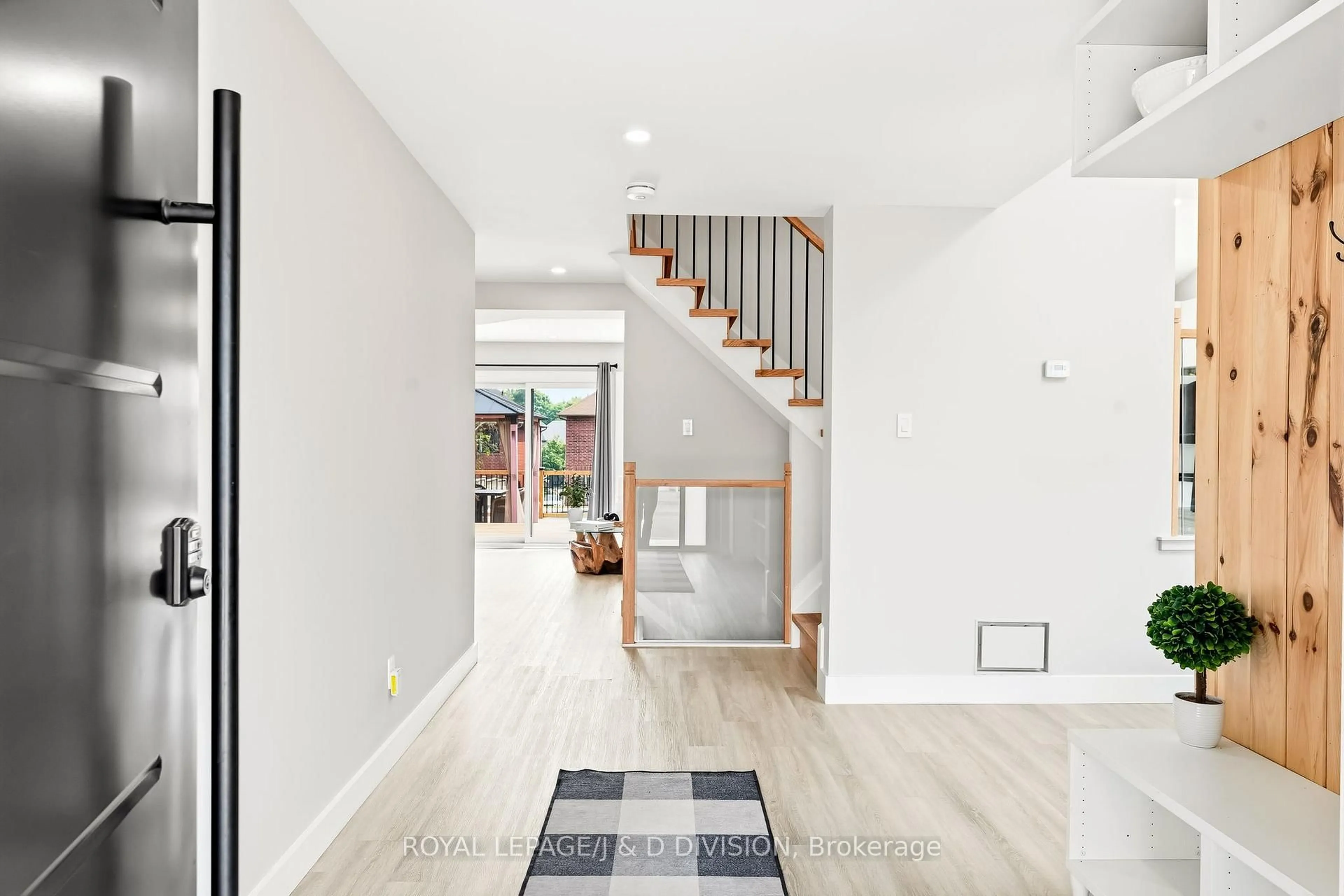 Indoor entryway for 1893 Spruce Hill Rd, Pickering Ontario L1V 1S6