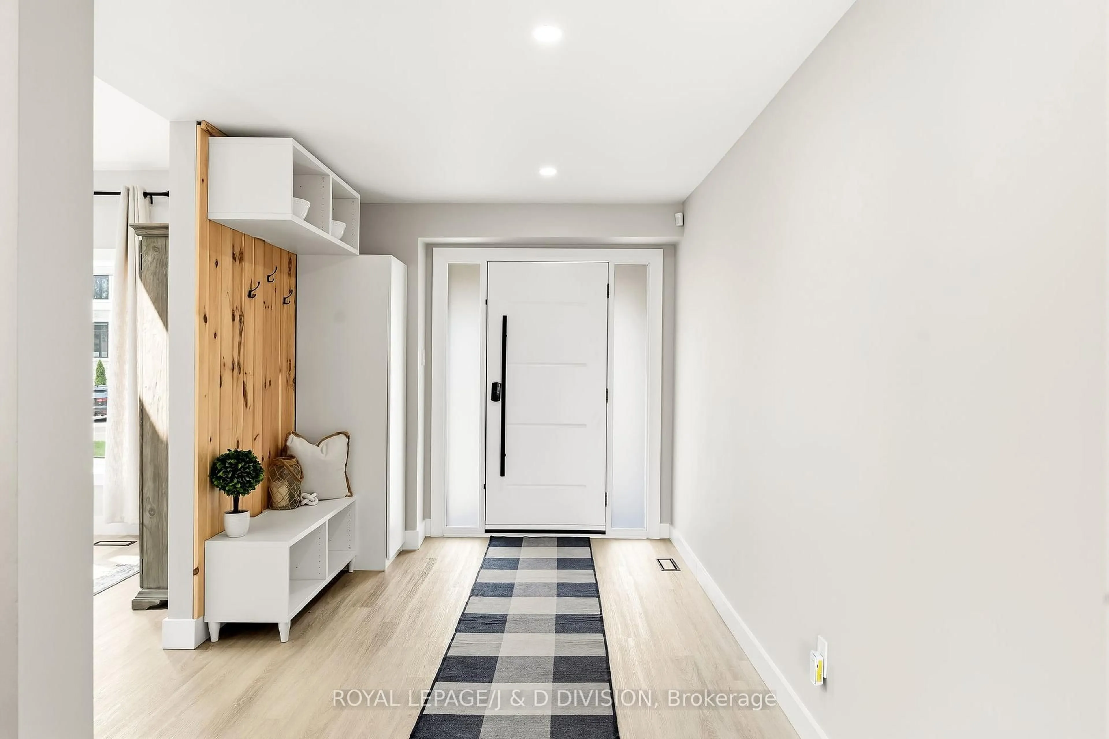 Indoor entryway for 1893 Spruce Hill Rd, Pickering Ontario L1V 1S6