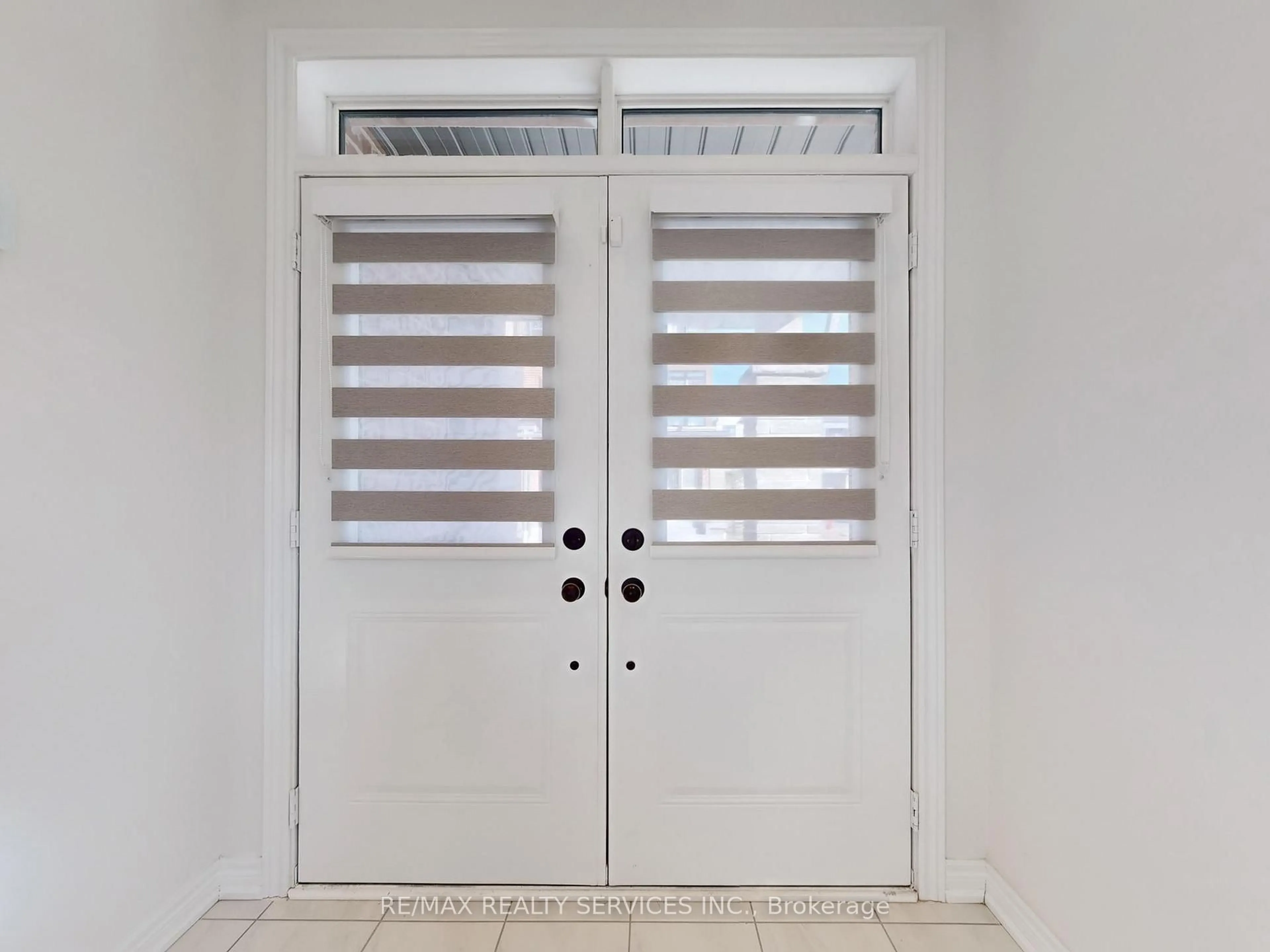 Indoor entryway for 513 Littlewood Lane, Ajax Ontario L1S 0H1