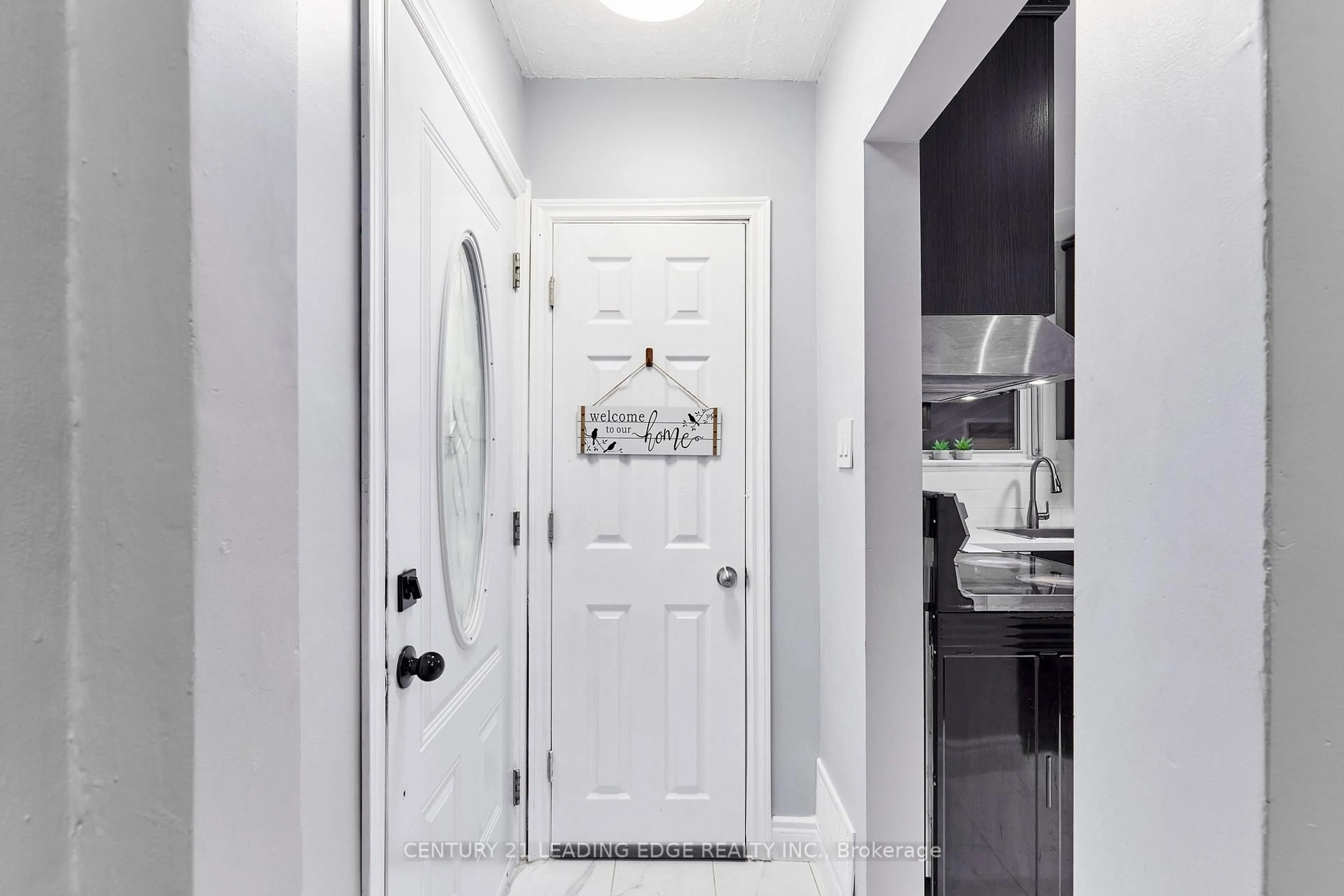 Indoor entryway for 16 McCowan Rd, Toronto Ontario M1M 3L8
