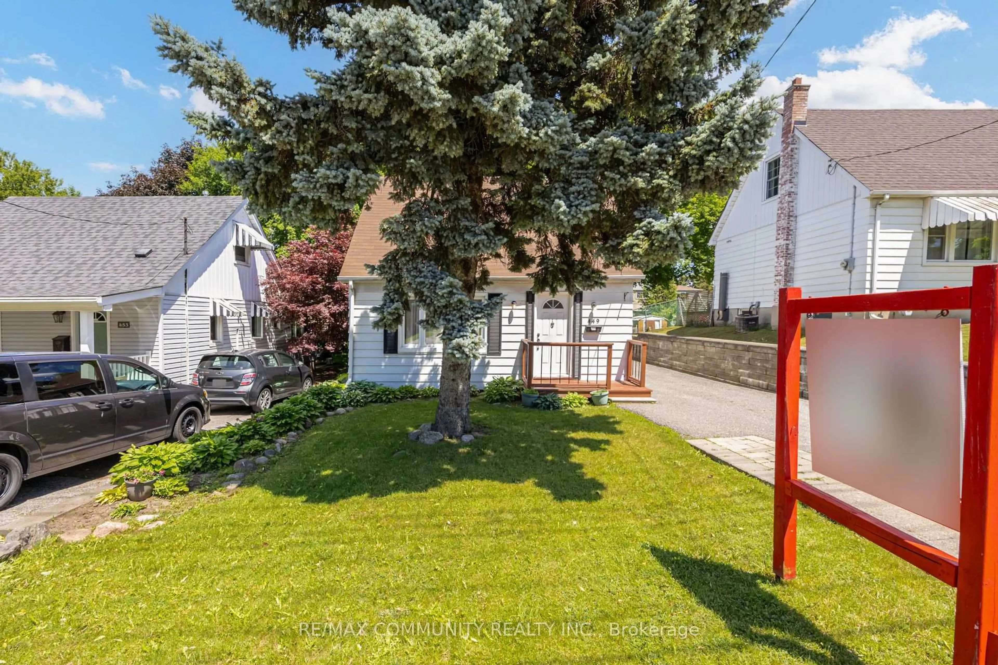 A pic from outside/outdoor area/front of a property/back of a property/a pic from drone, street for 449 Ritson Rd, Oshawa Ontario L1G 5P9