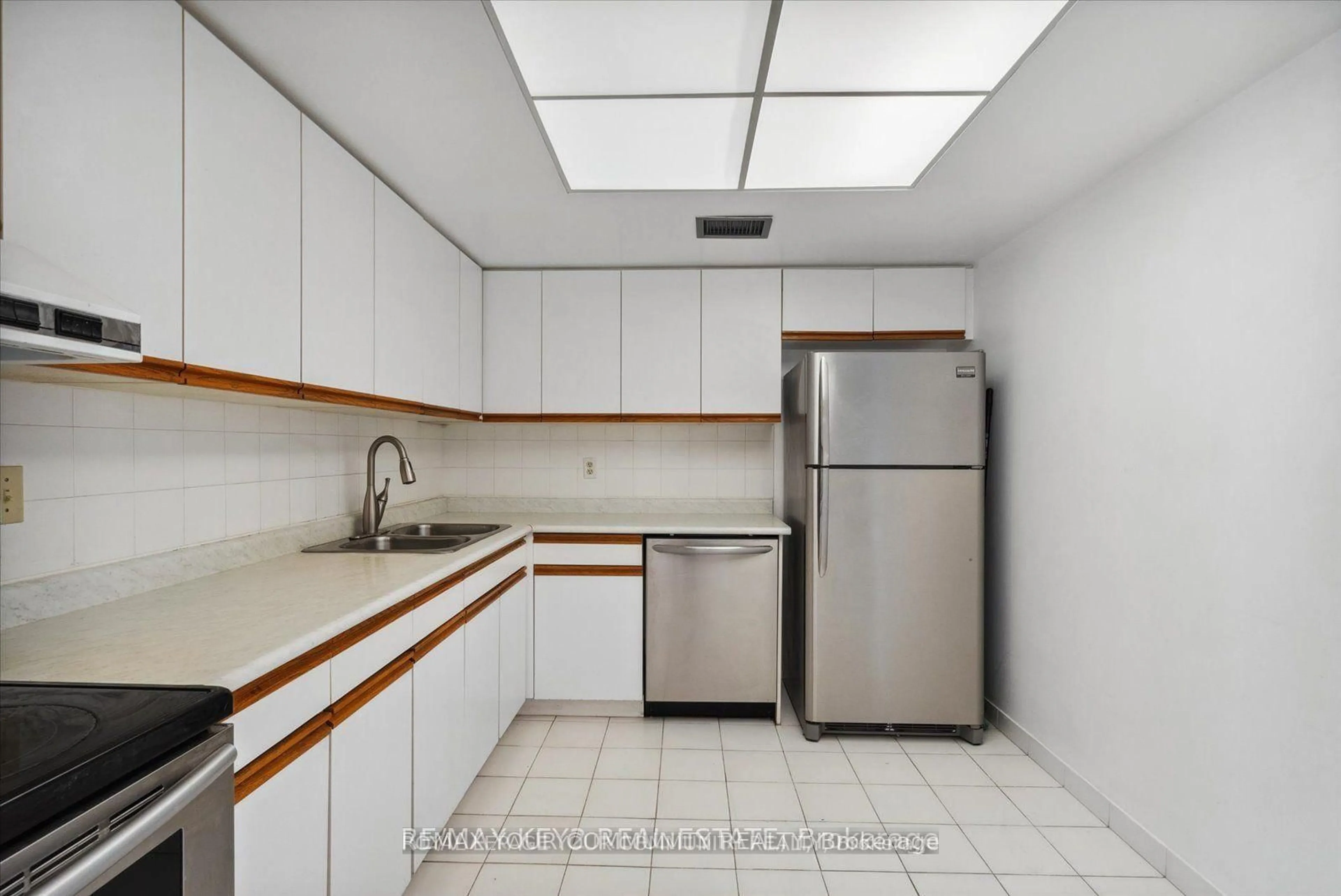 Standard kitchen, ceramic/tile floor for 225 Bamburgh Circ #511, Toronto Ontario M1W 3X9