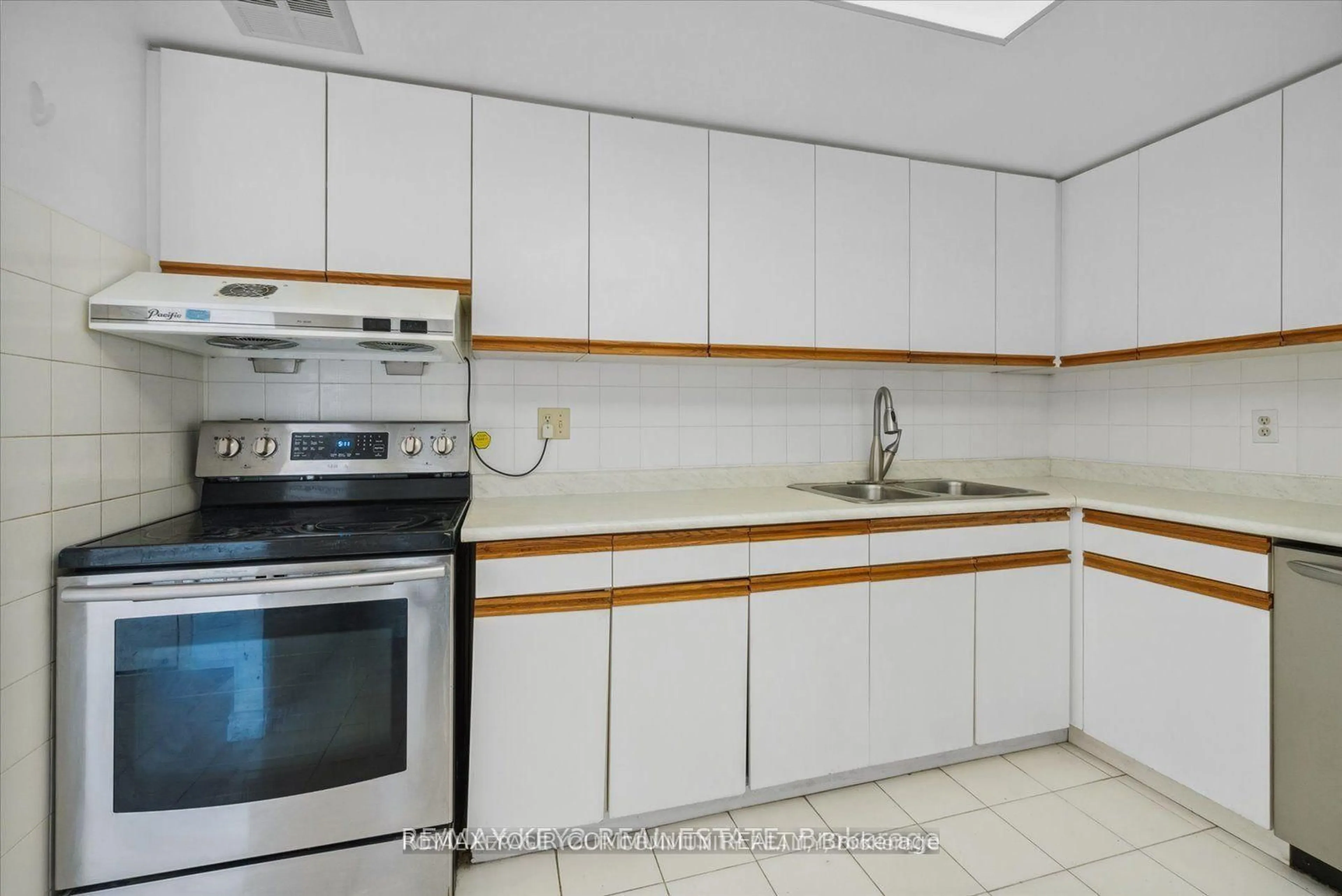 Standard kitchen, ceramic/tile floor for 225 Bamburgh Circ #511, Toronto Ontario M1W 3X9