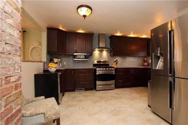 1944 Valley Farm Rd, Pickering 3