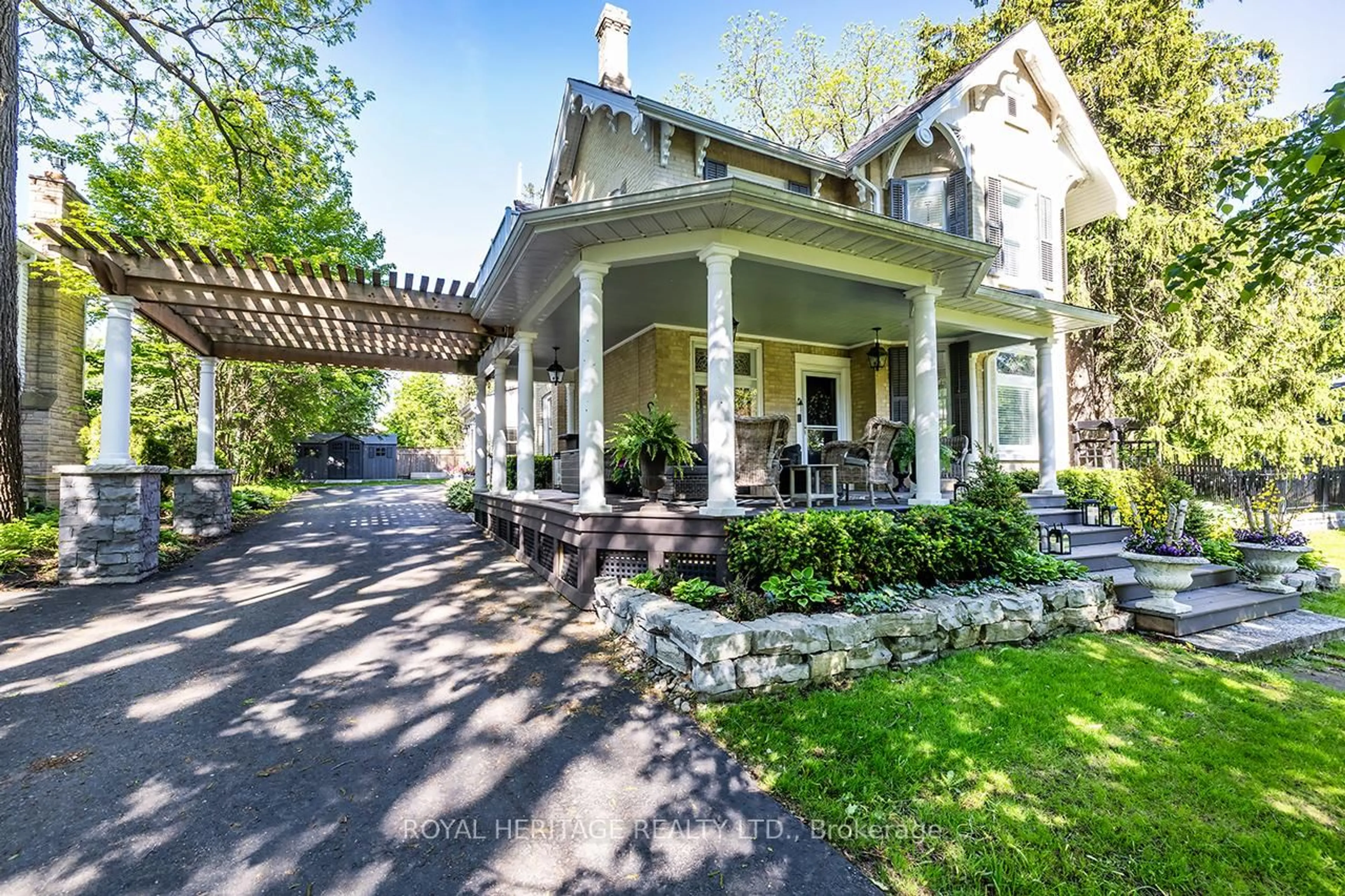 Patio, street for 220 Cochrane St, Scugog Ontario L9L 1M1