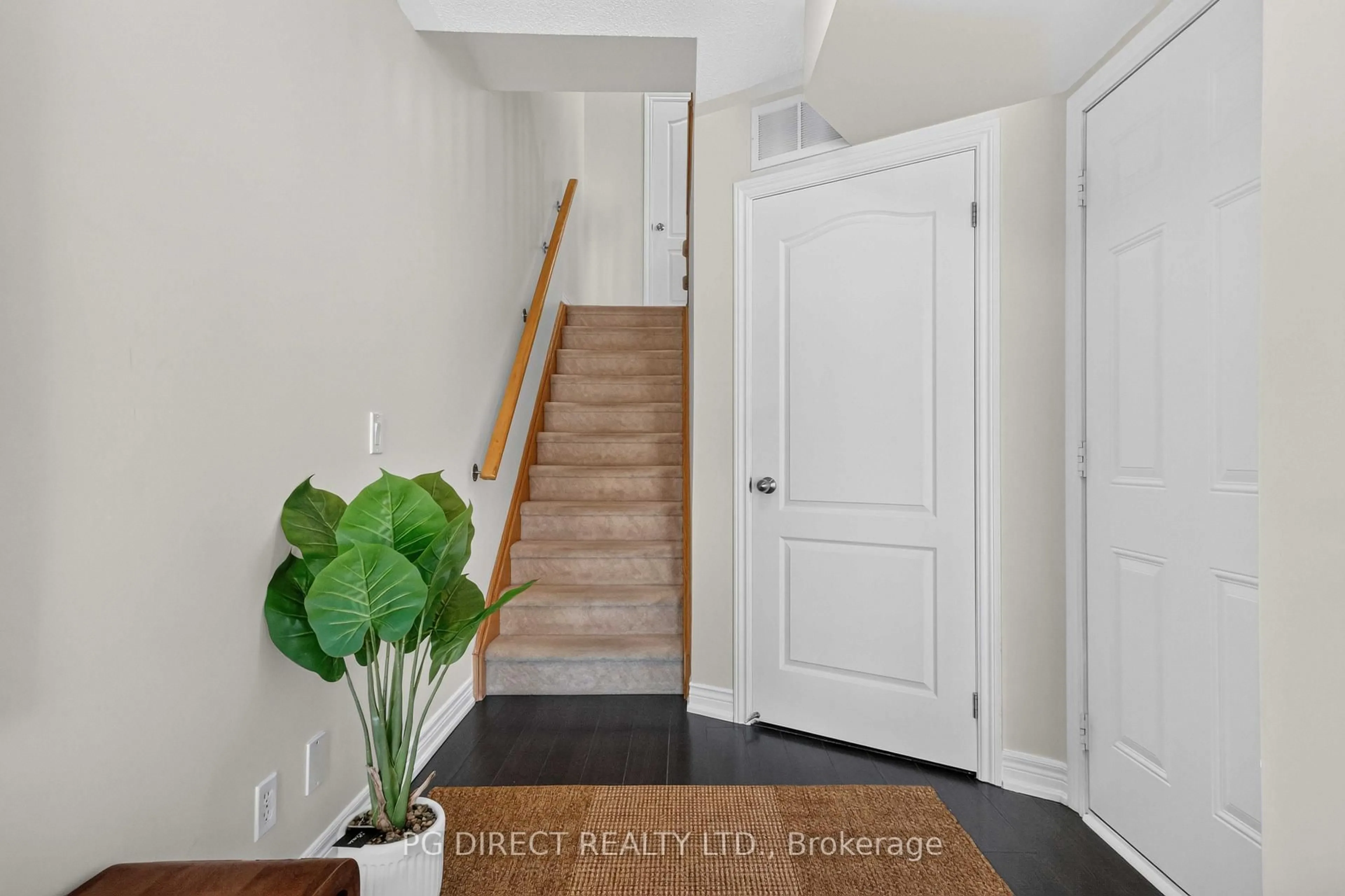 Indoor entryway for 83 Great Gabe Cres, Oshawa Ontario L1L 0E7