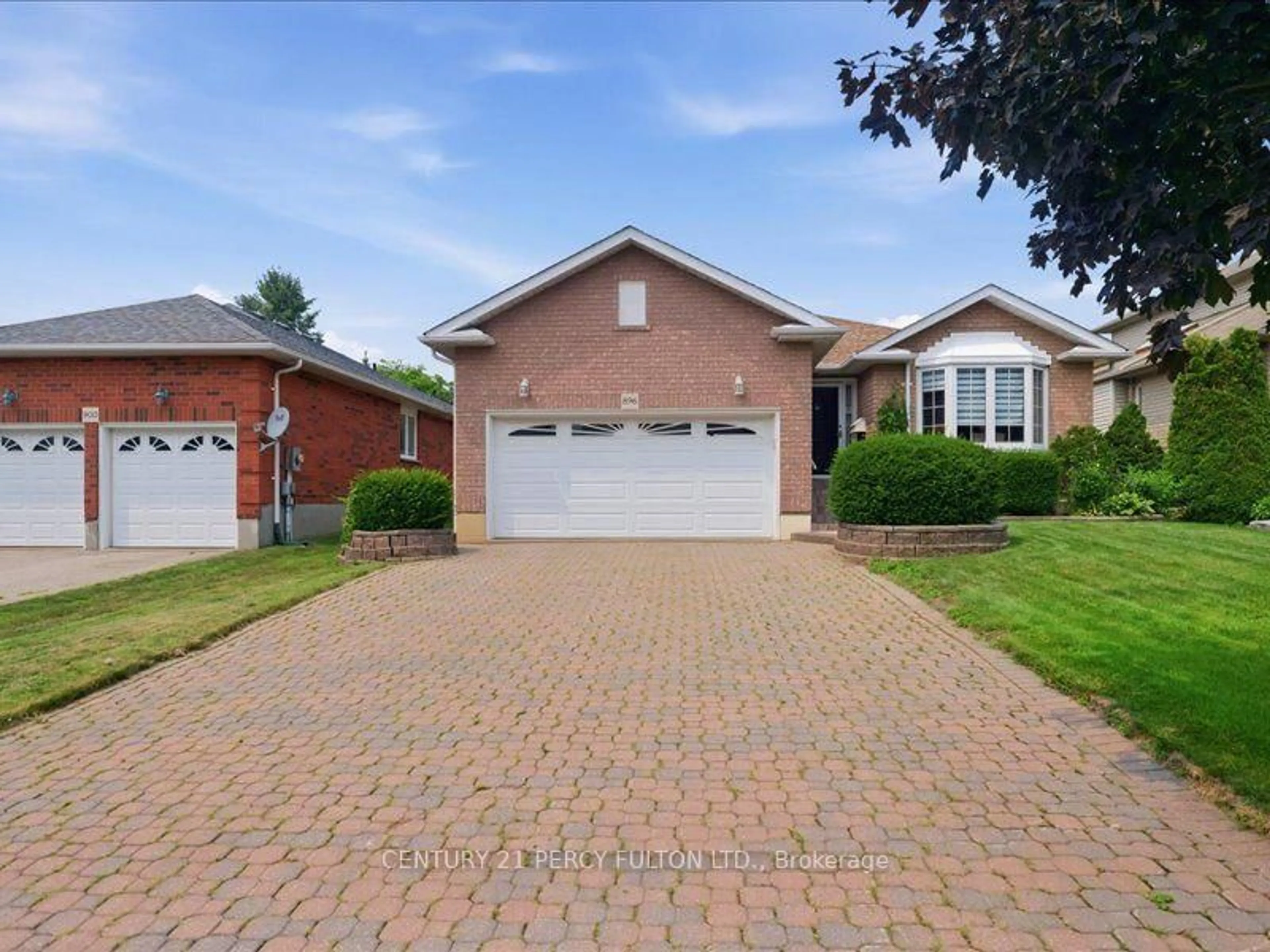 Home with brick exterior material, street for 896 Sundance Circ, Oshawa Ontario L1J 8P1