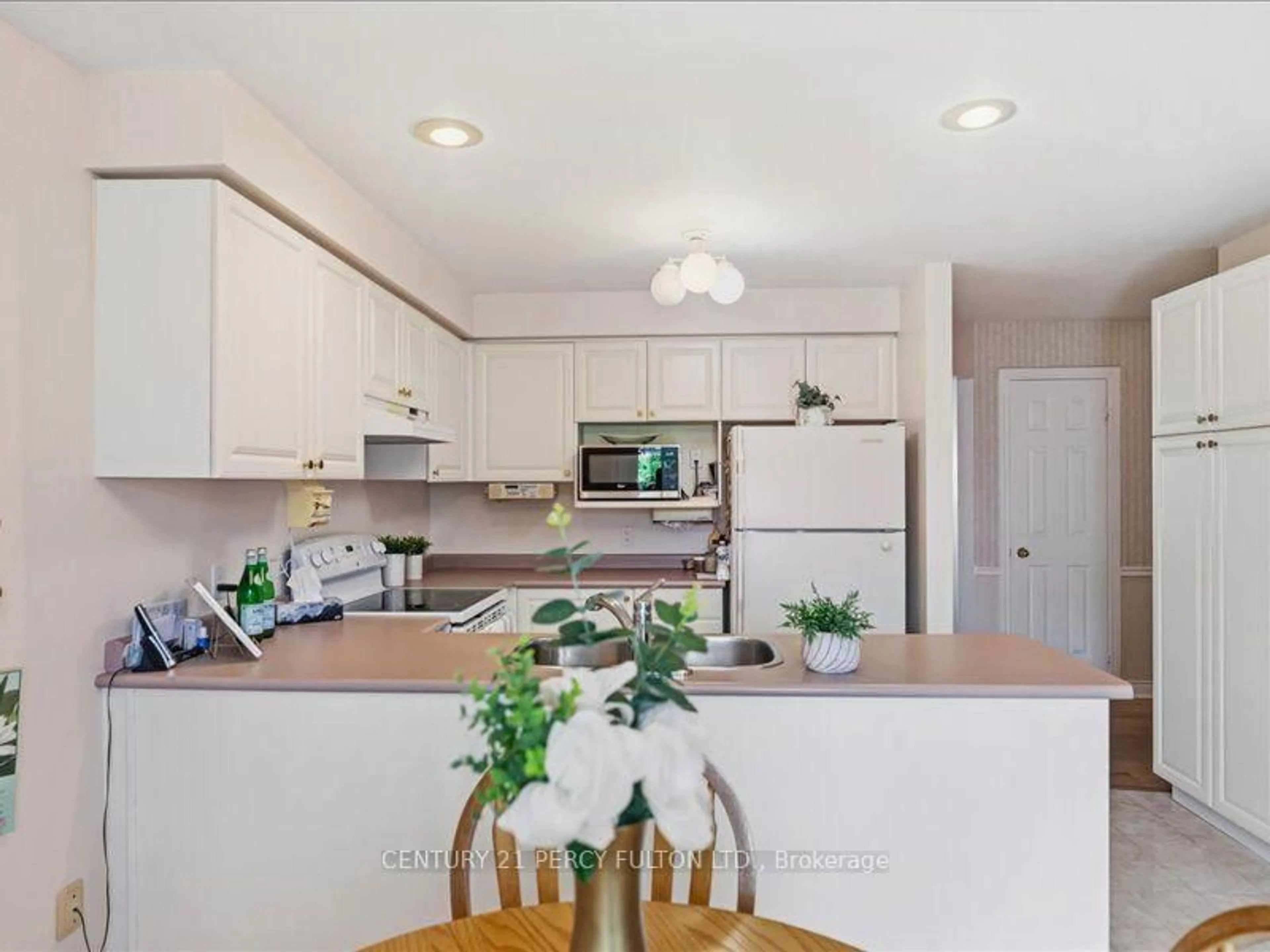 Open concept kitchen, unknown for 896 Sundance Circ, Oshawa Ontario L1J 8P1
