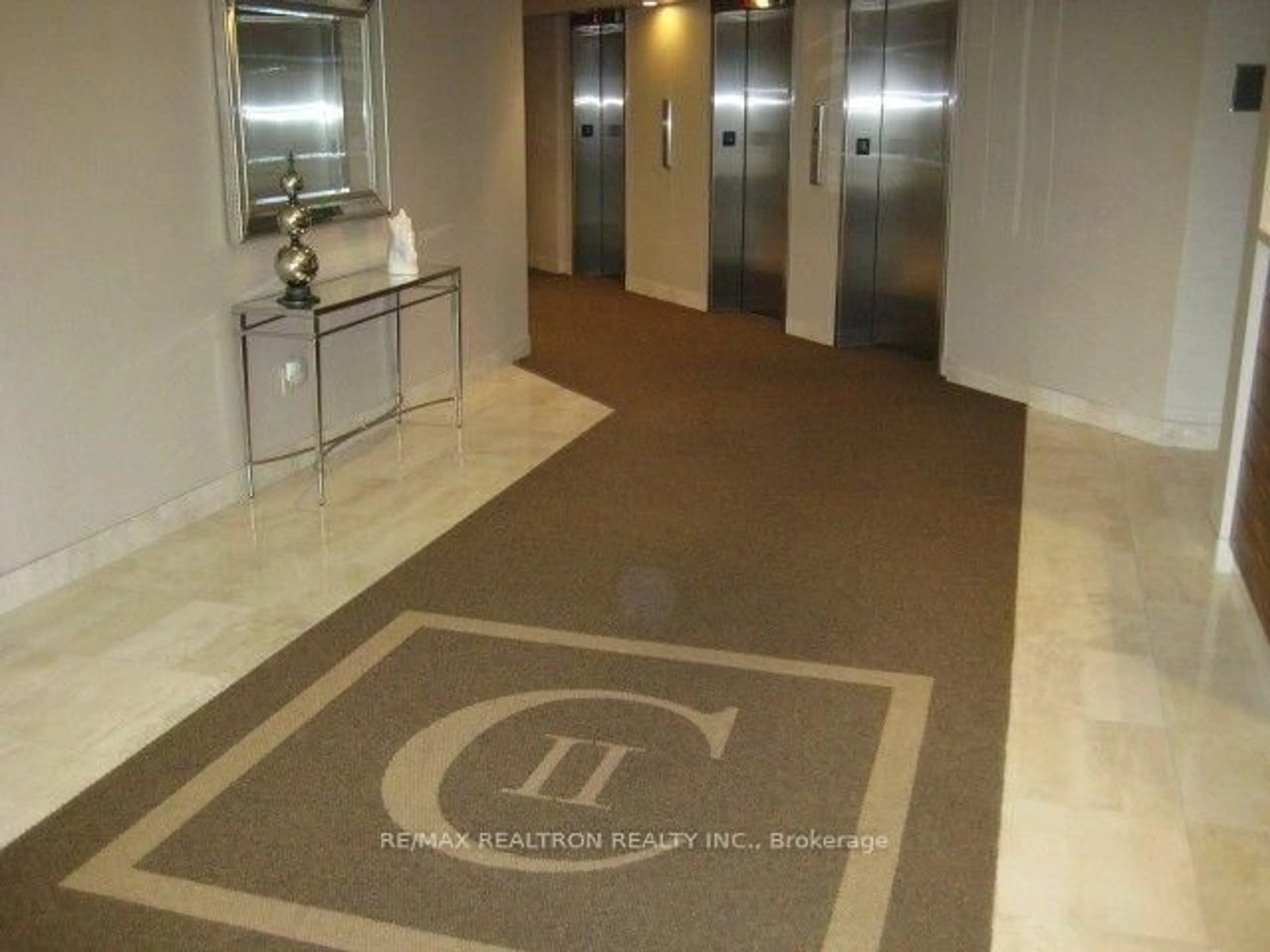 Indoor foyer for 20 Dean Park Rd #817, Toronto Ontario M1B 3G9