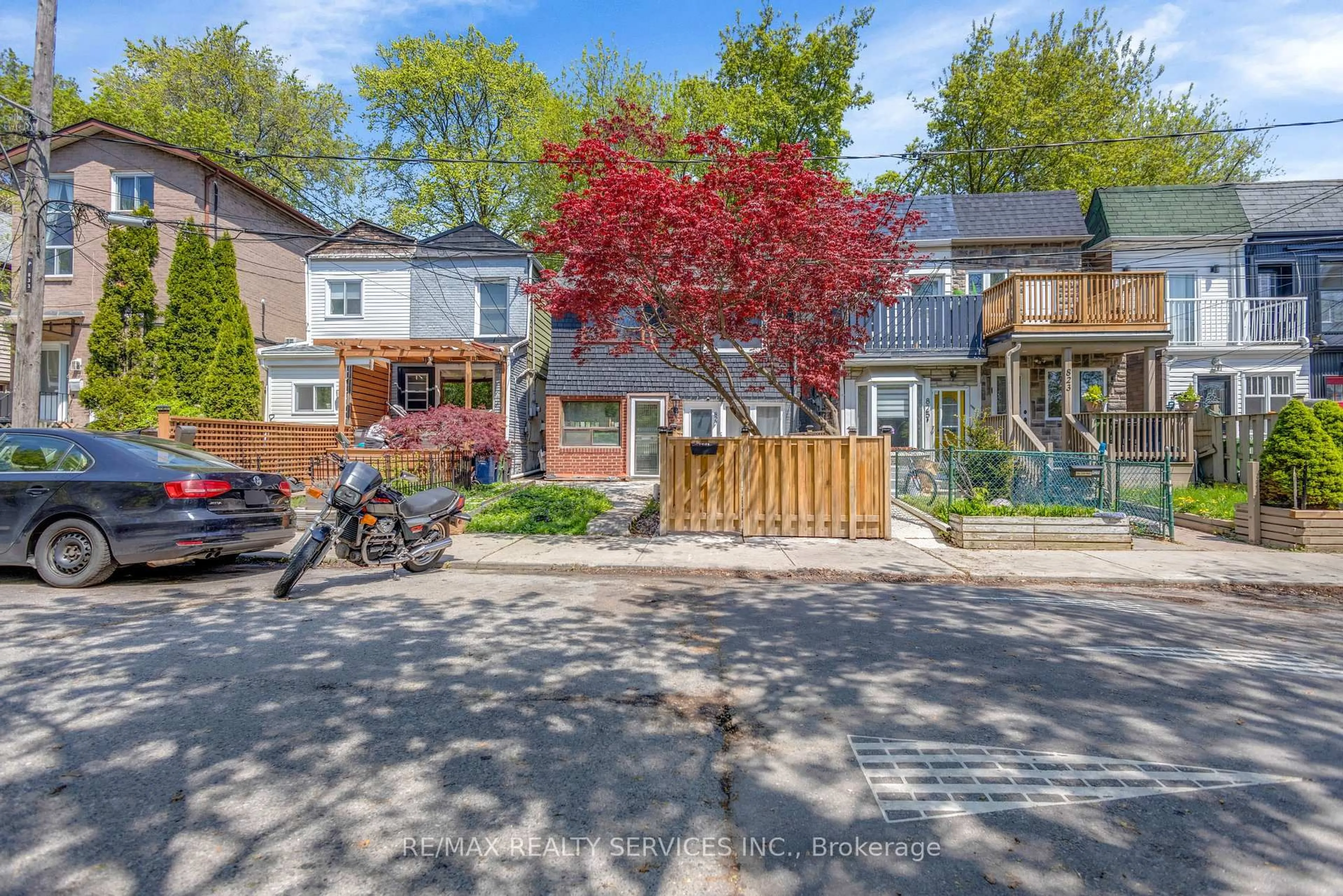 Unknown for 827 Craven Rd, Toronto Ontario M4L 2Z7