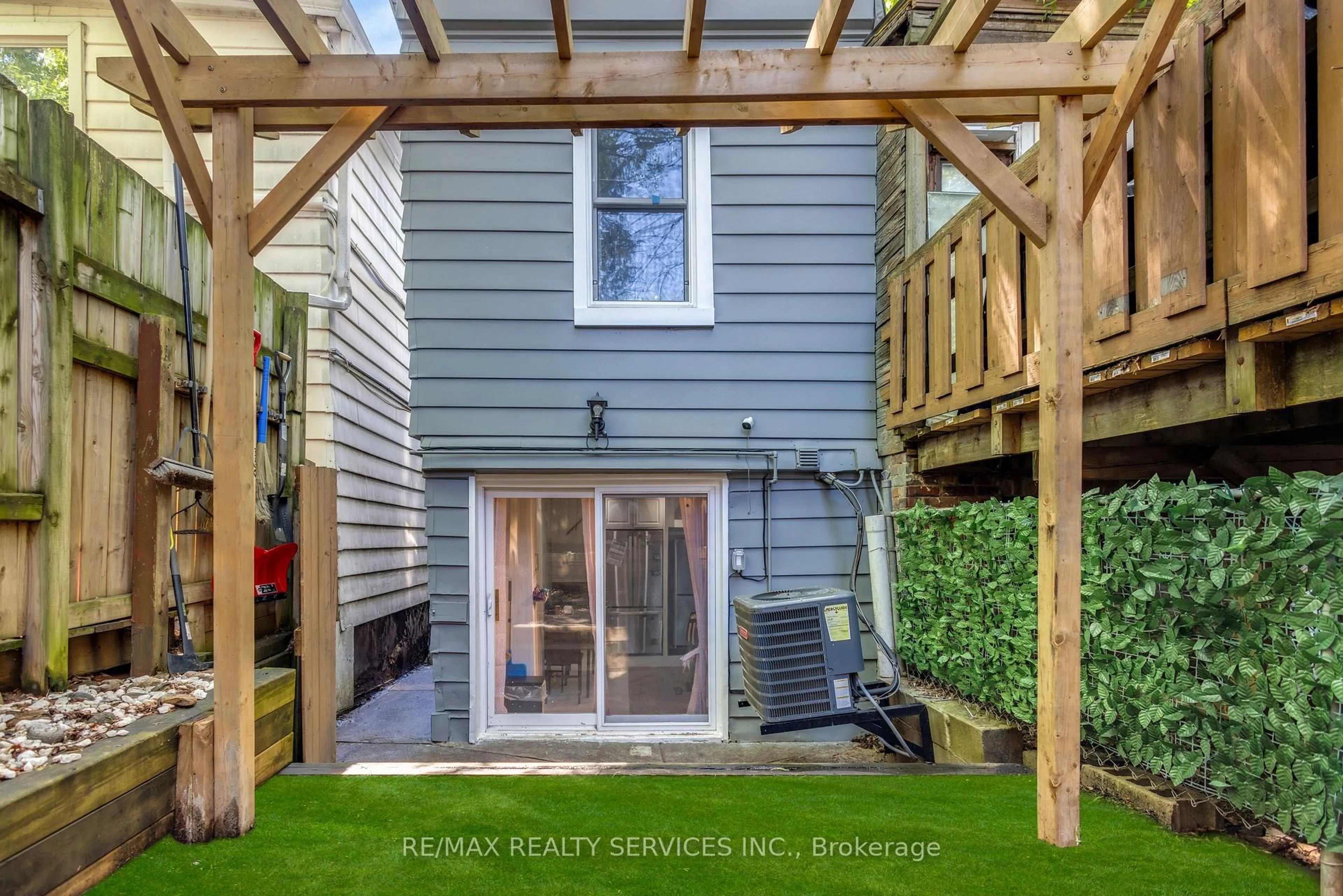 Patio, unknown for 827 Craven Rd, Toronto Ontario M4L 2Z7