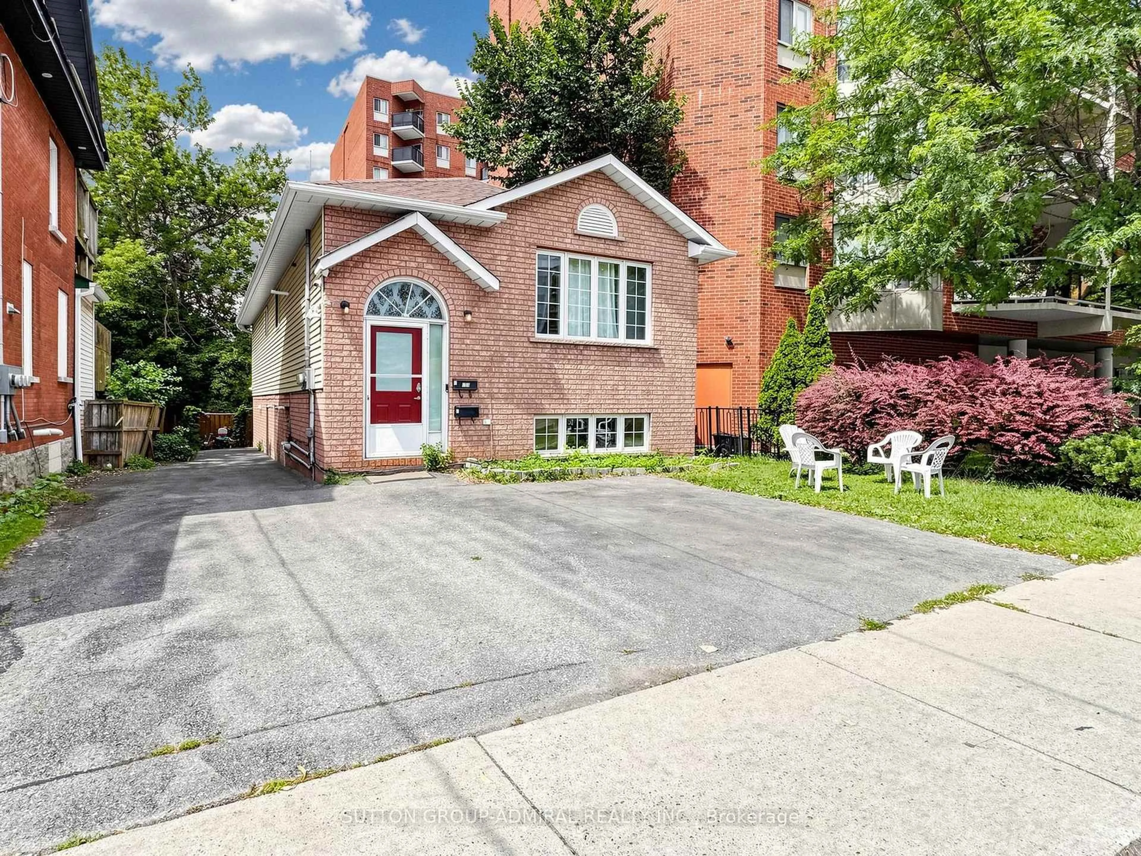 Home with brick exterior material, street for 150 Centre St, Oshawa Ontario L1H 4A4