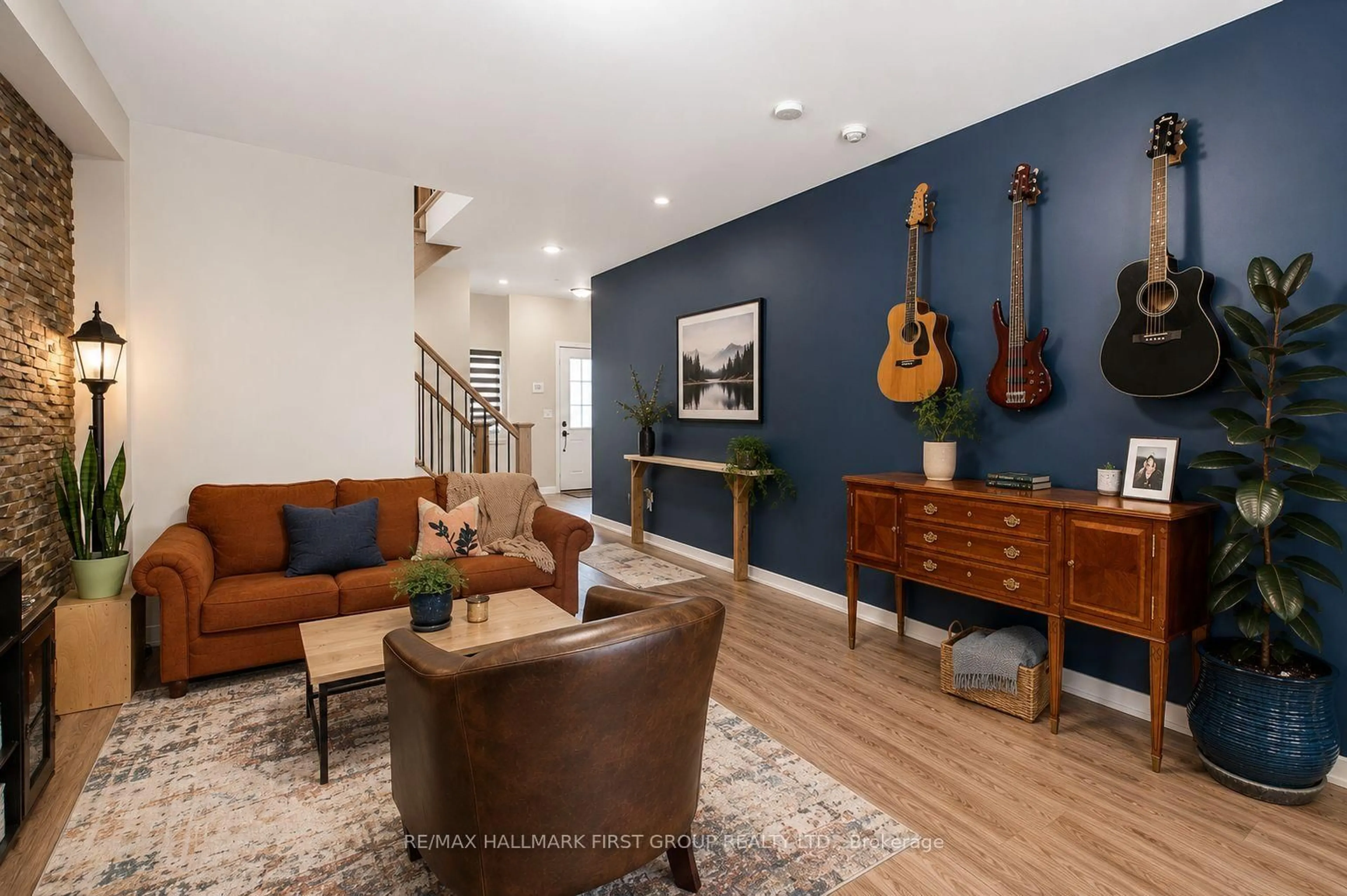 Living room with furniture, unknown for 142 Vanier St, Whitby Ontario L1R 3J8
