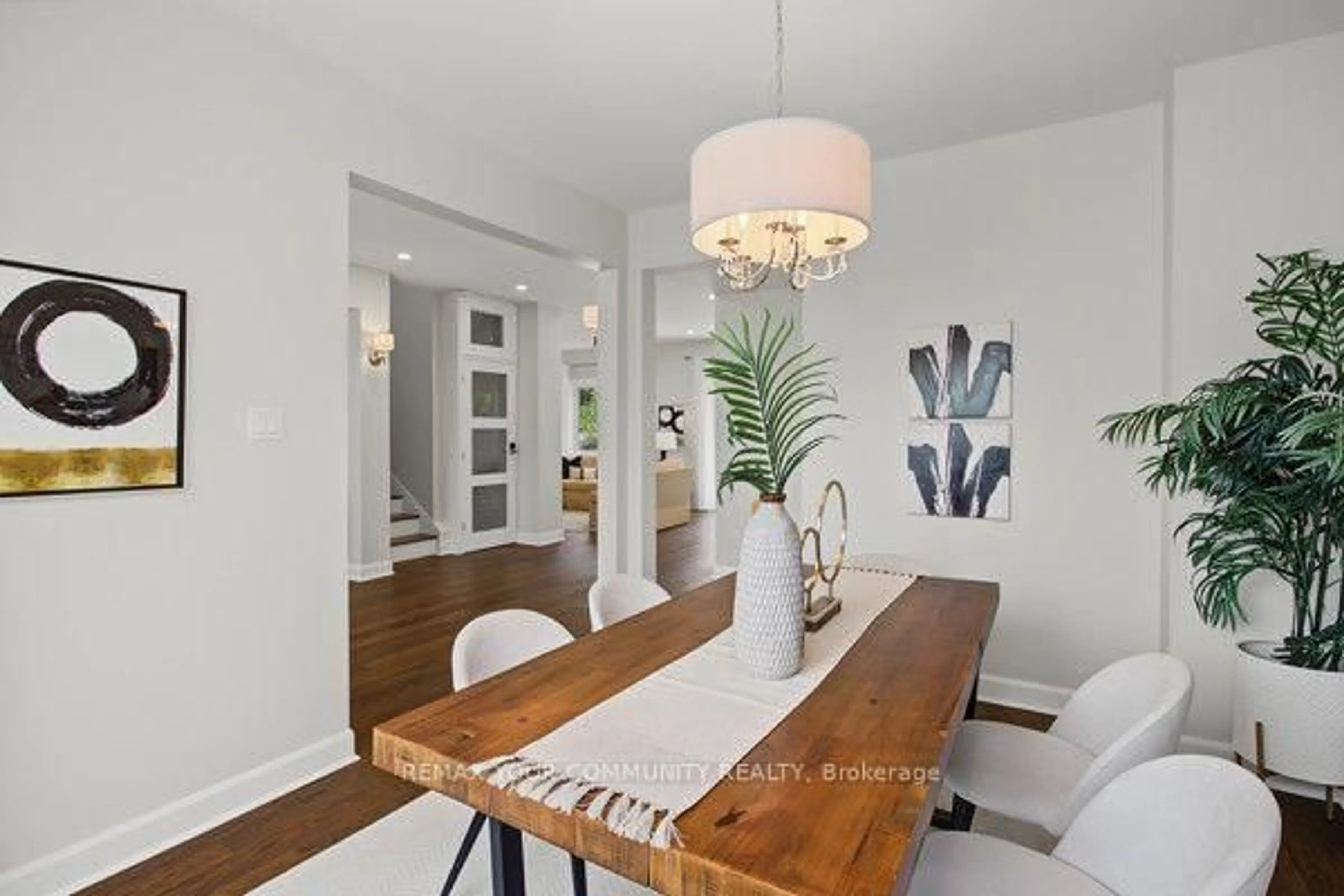 Dining room, wood/laminate floor for 1111 King St, Oshawa Ontario L1H 1H7