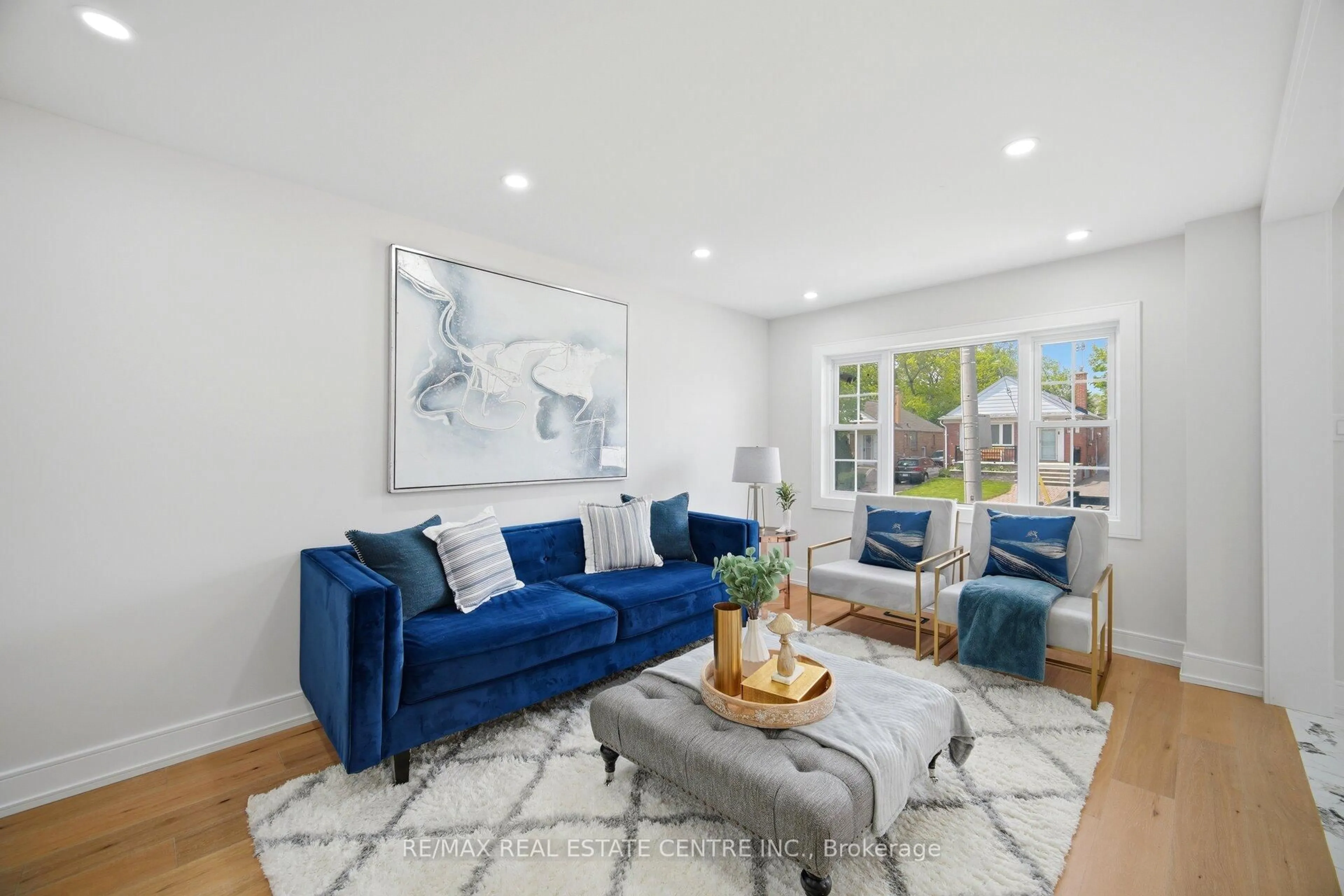 Living room with furniture, unknown for 109 Glencrest Blvd, Toronto Ontario M4B 1L9