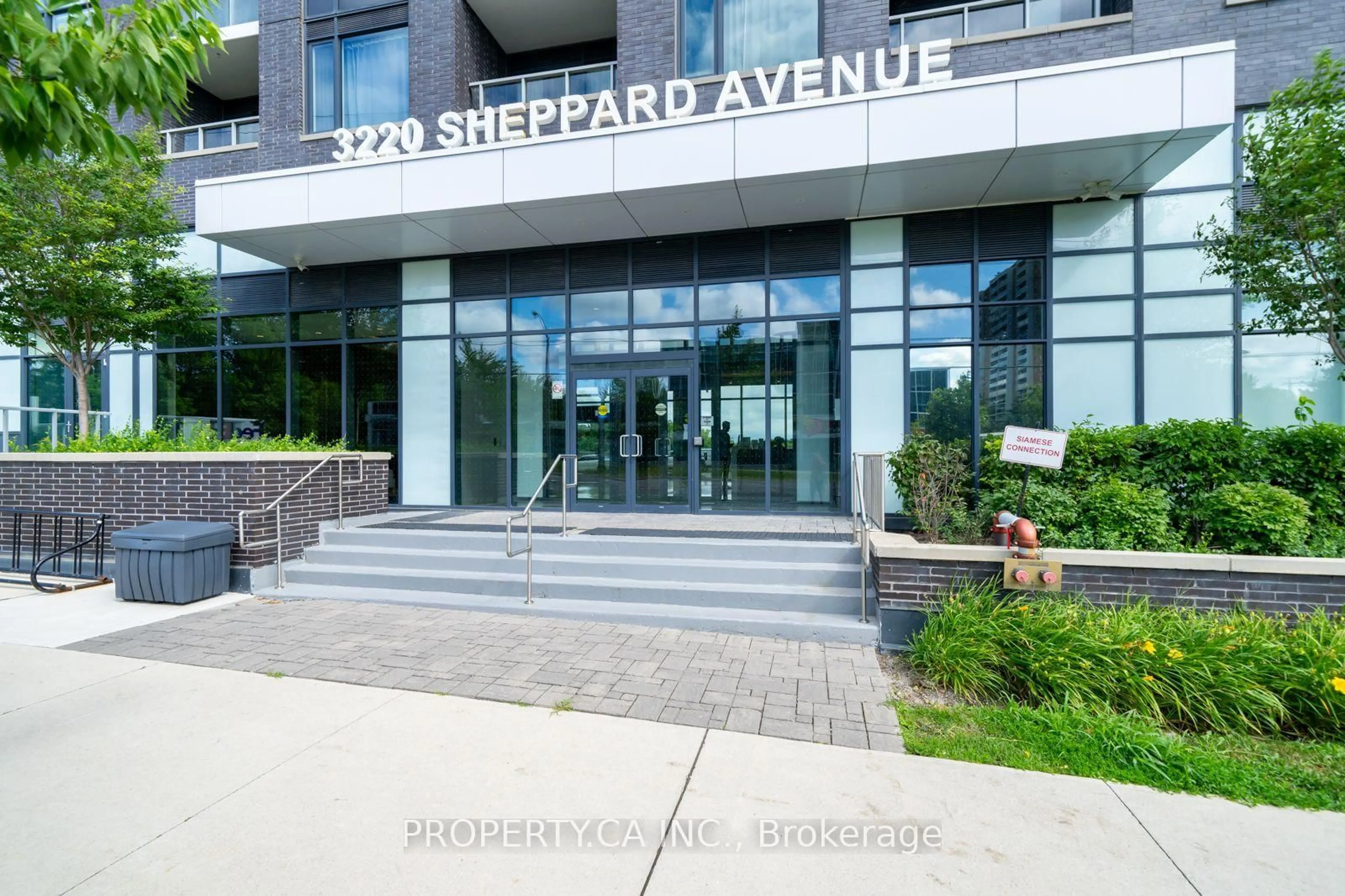 Indoor foyer for 3220 Sheppard Ave #308, Toronto Ontario M1T 0B7