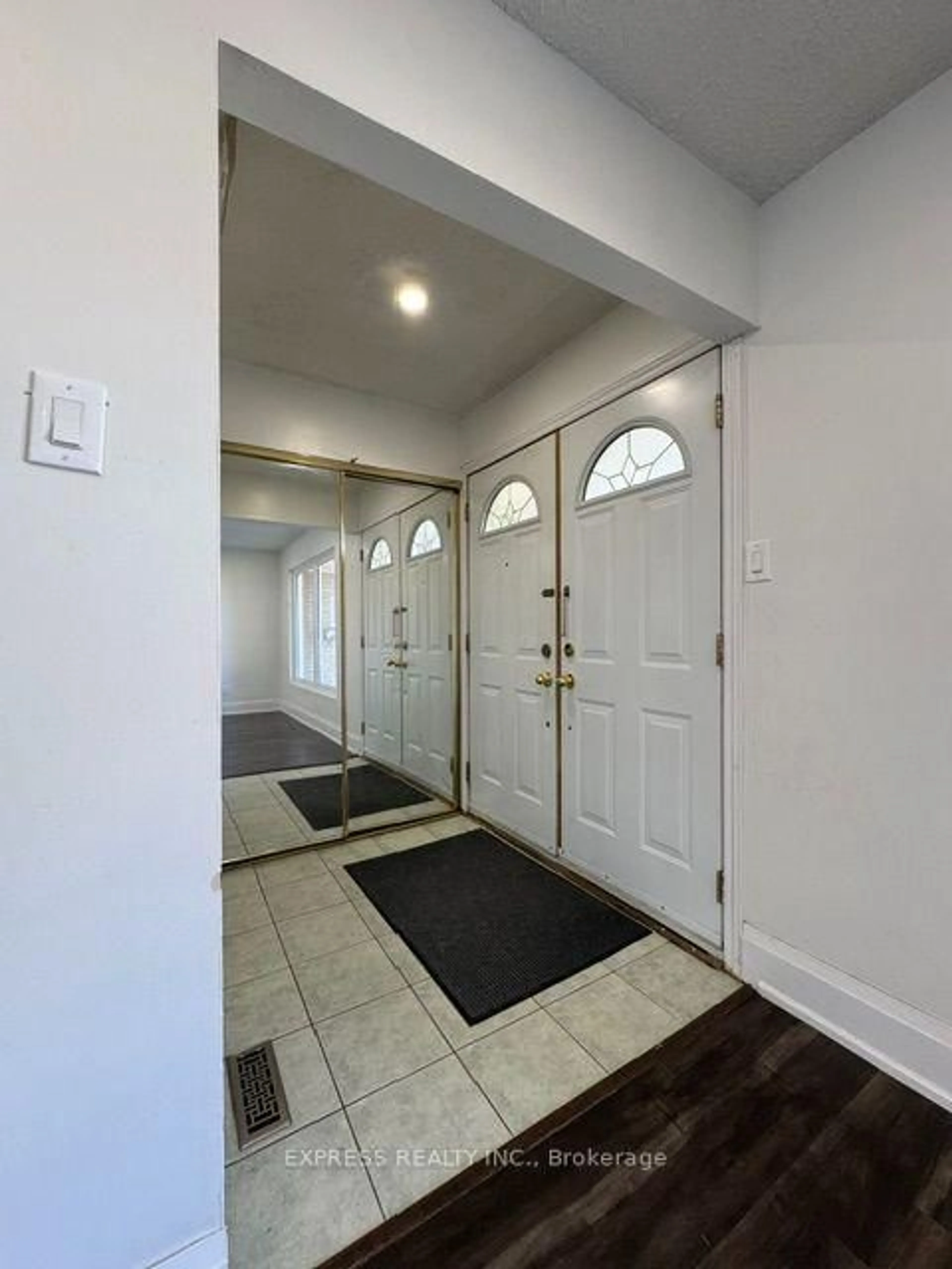 Indoor entryway for 220 John Tabor Tr, Toronto Ontario M1B 2R4
