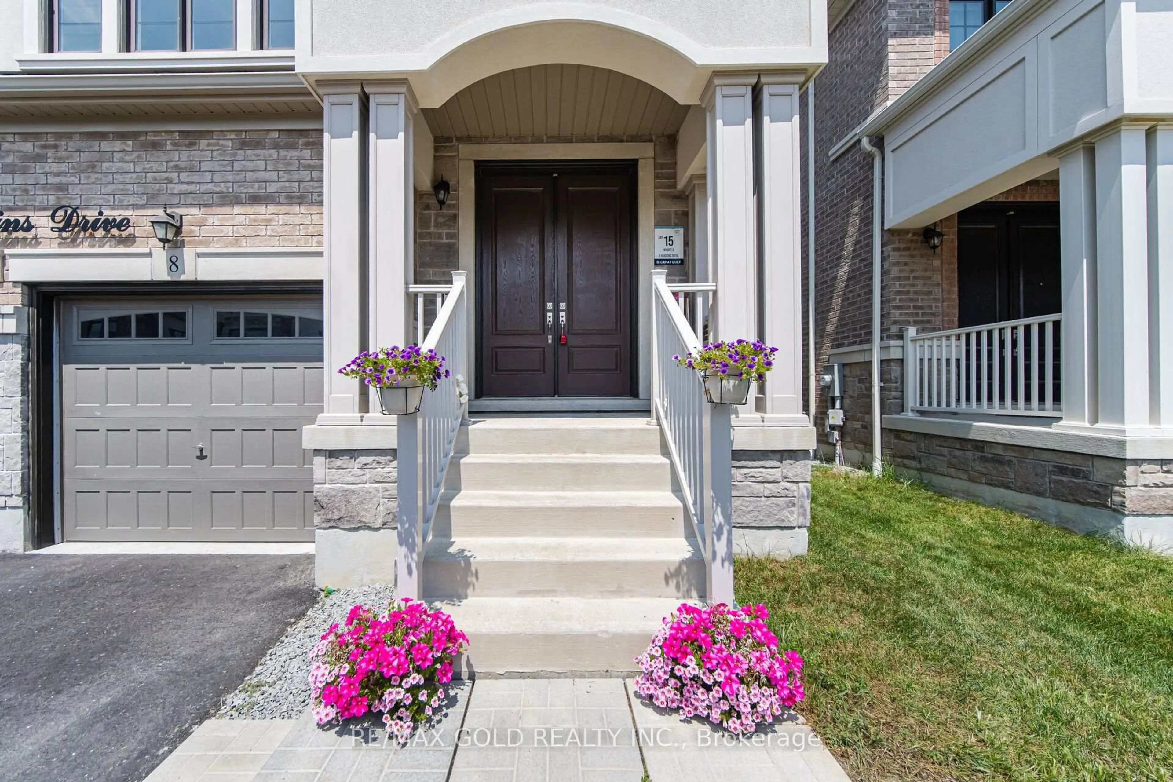 Indoor entryway for 8 Huggins Dr, Whitby Ontario L1P 0N4
