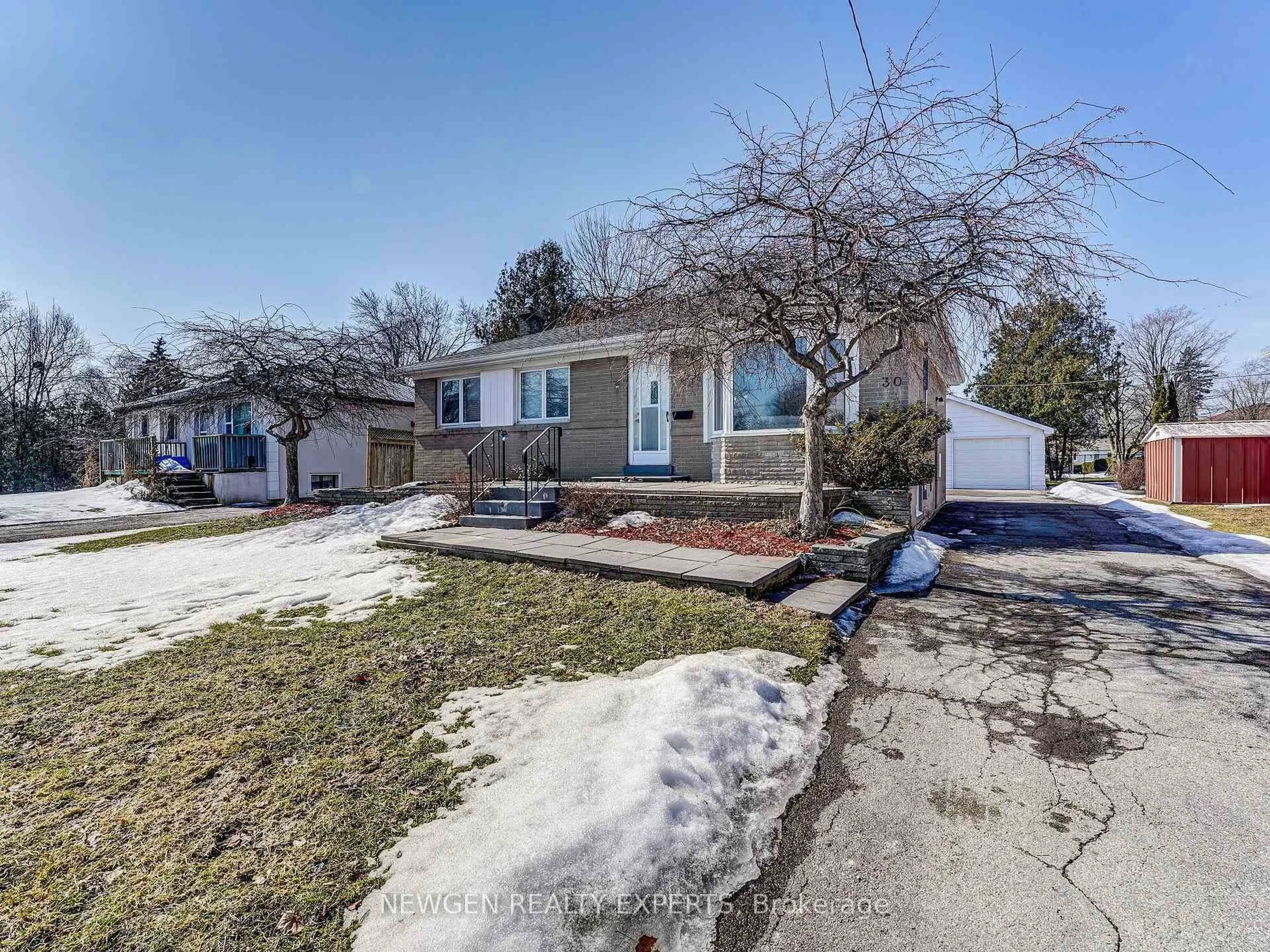 A pic from outside/outdoor area/front of a property/back of a property/a pic from drone, street for 30 Linton Ave, Ajax Ontario L1T 2X6
