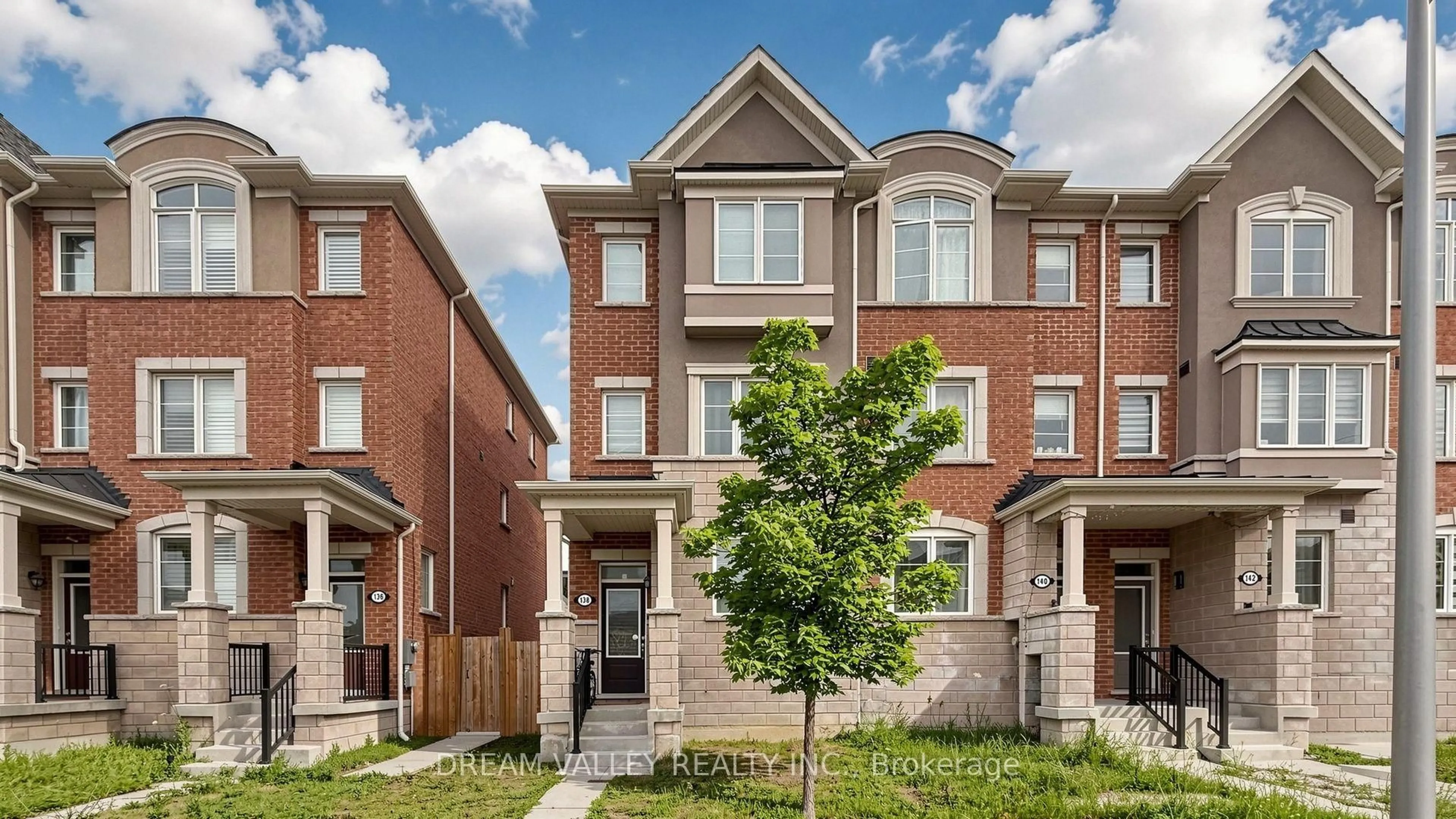 Home with brick exterior material, street for 138 Cleanside Rd, Toronto Ontario M1L 0C6