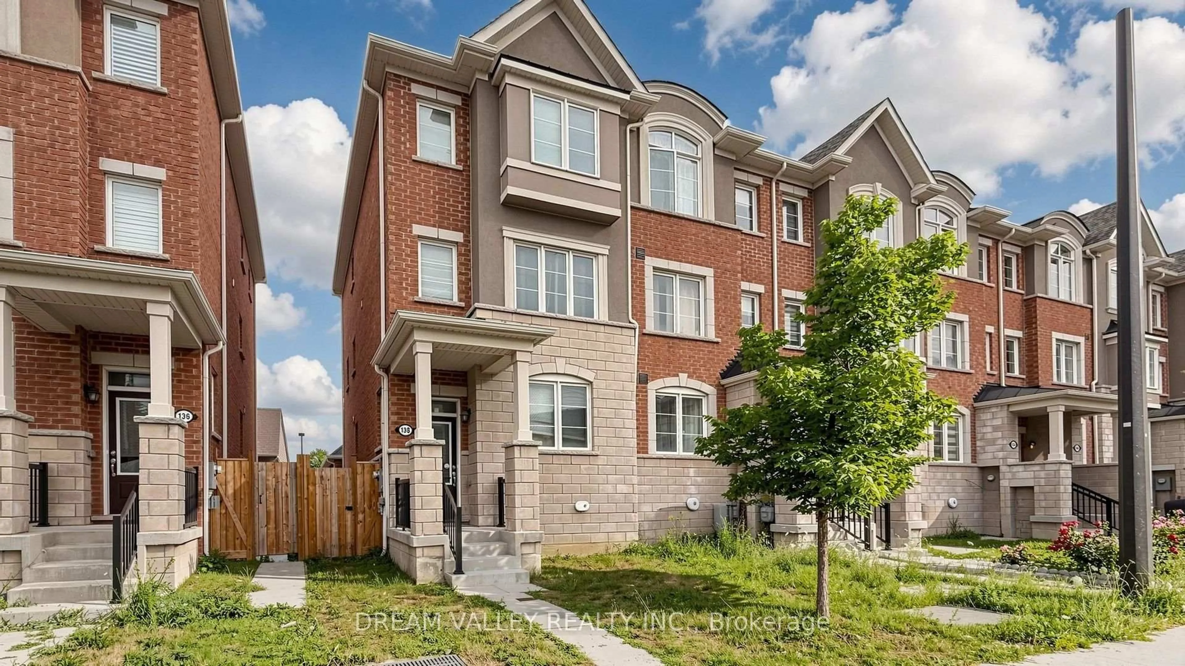 Home with brick exterior material, street for 138 Cleanside Rd, Toronto Ontario M1L 0C6