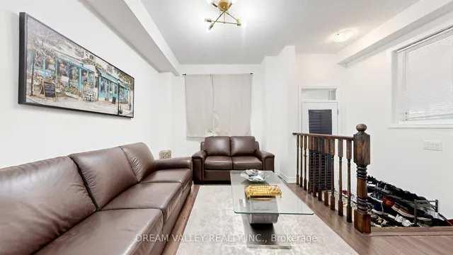 138 Cleanside Rd, Toronto 5