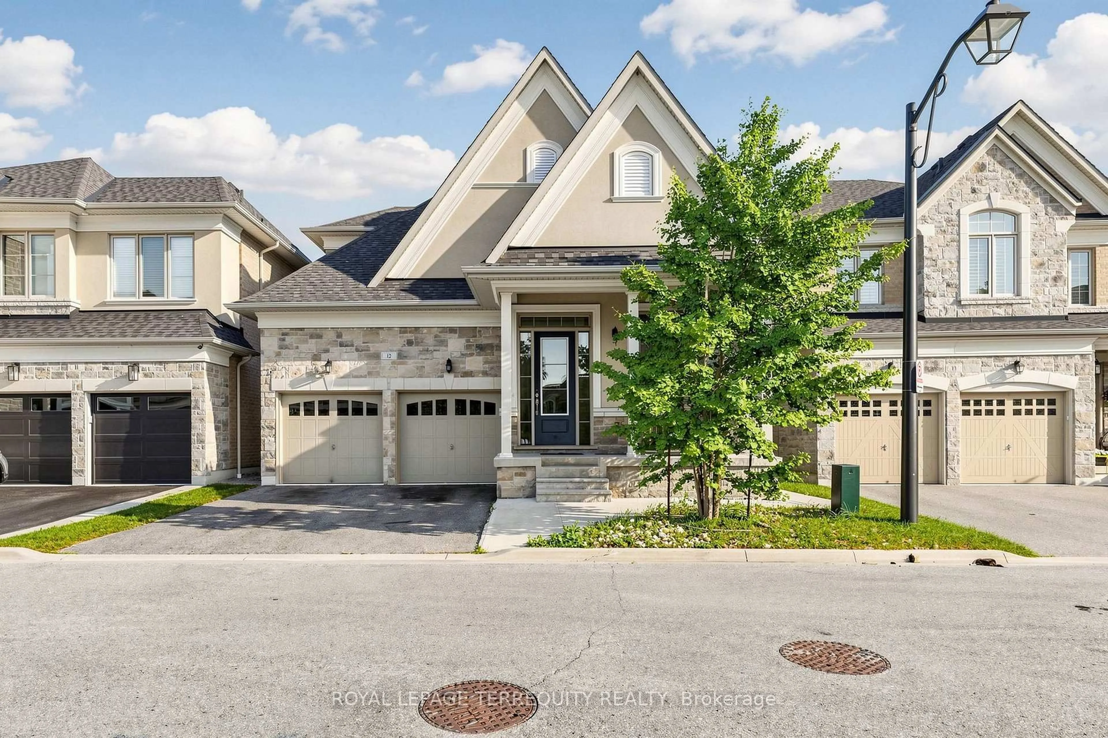 Home with brick exterior material, street for 1815 Fairport Rd #12, Pickering Ontario L1V 0E3