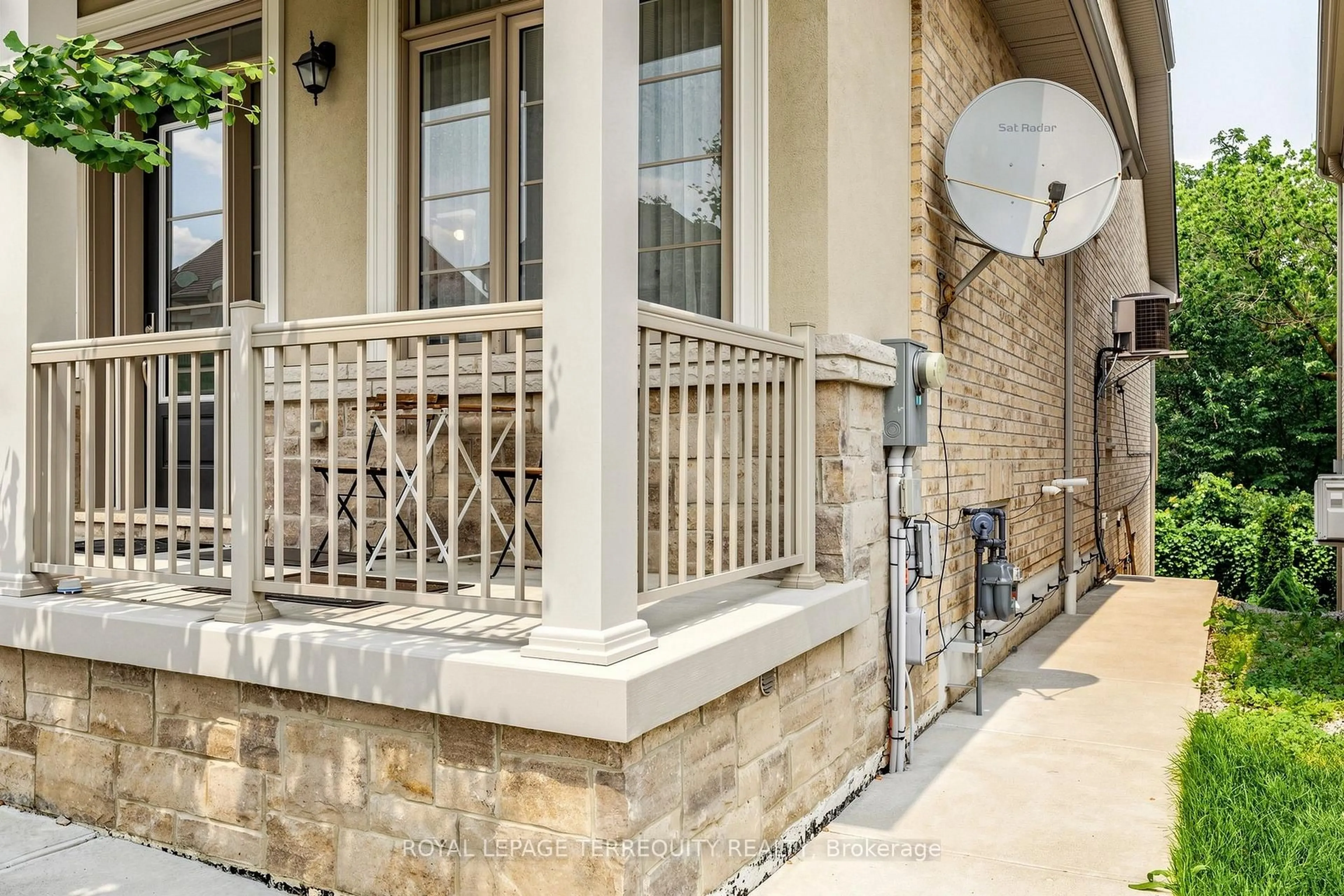Patio, street for 1815 Fairport Rd #12, Pickering Ontario L1V 0E3