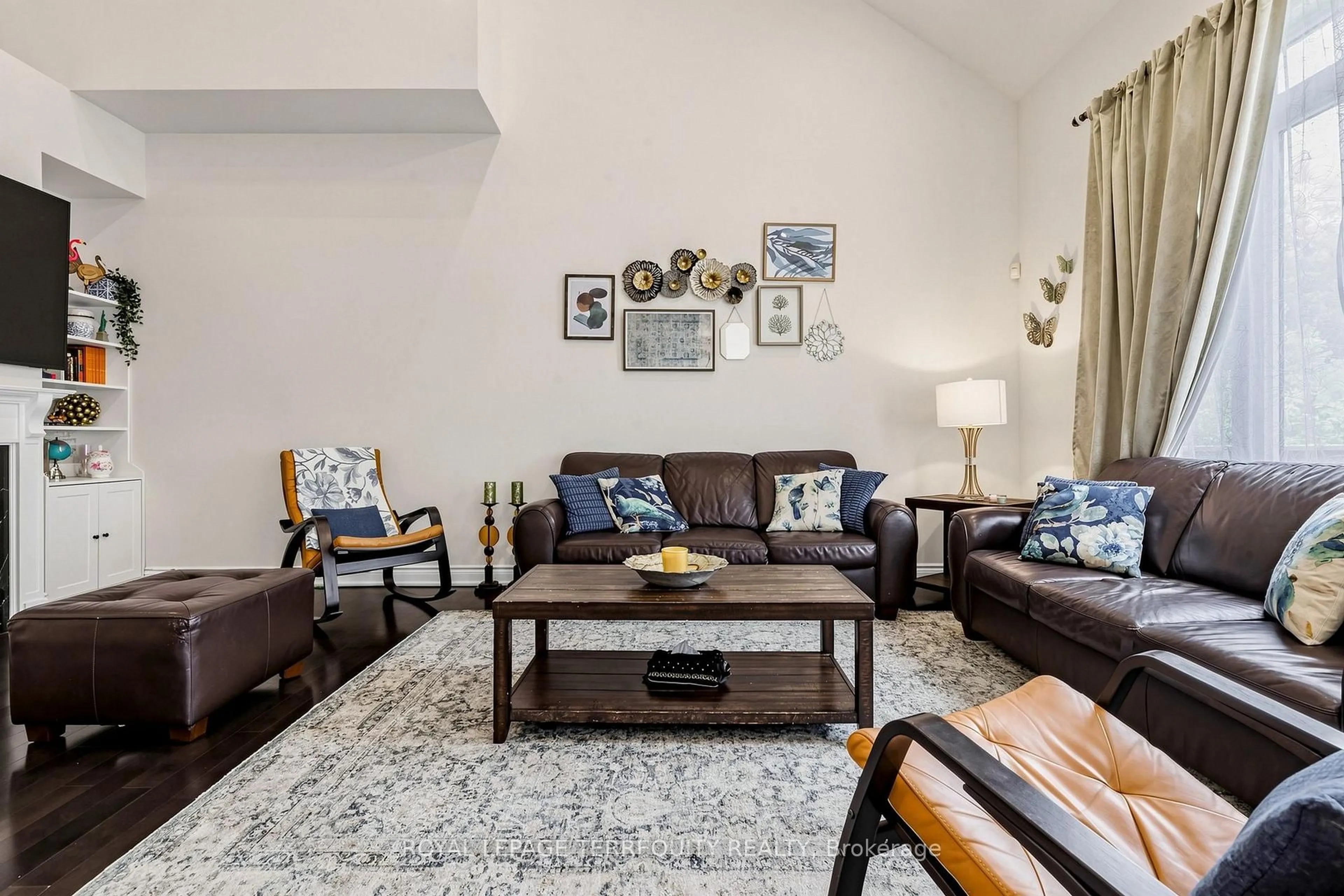 Living room with furniture, unknown for 1815 Fairport Rd #12, Pickering Ontario L1V 0E3