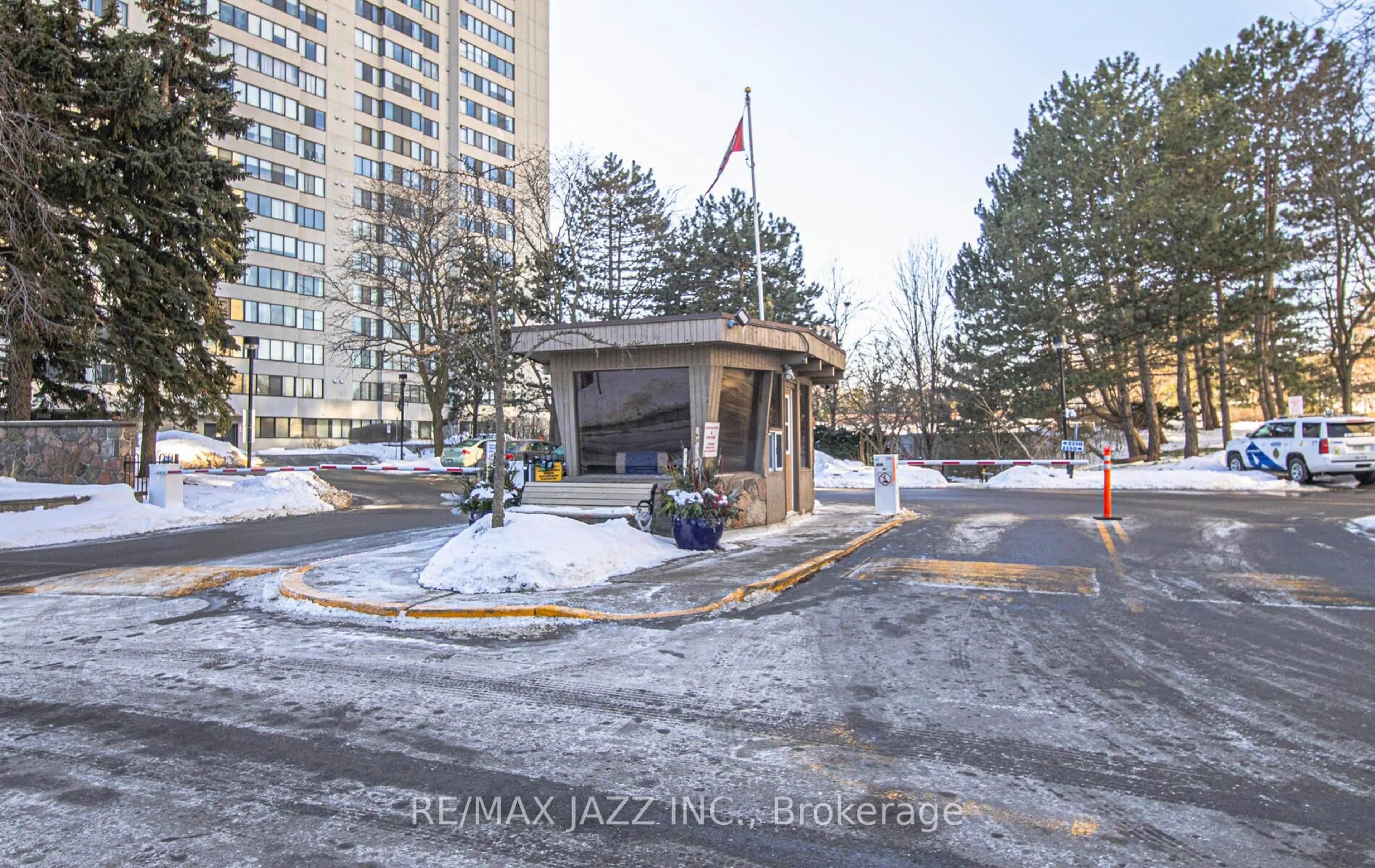 Indoor foyer for 2330 Bridletowne Circ #801, Toronto Ontario M1W 3P6