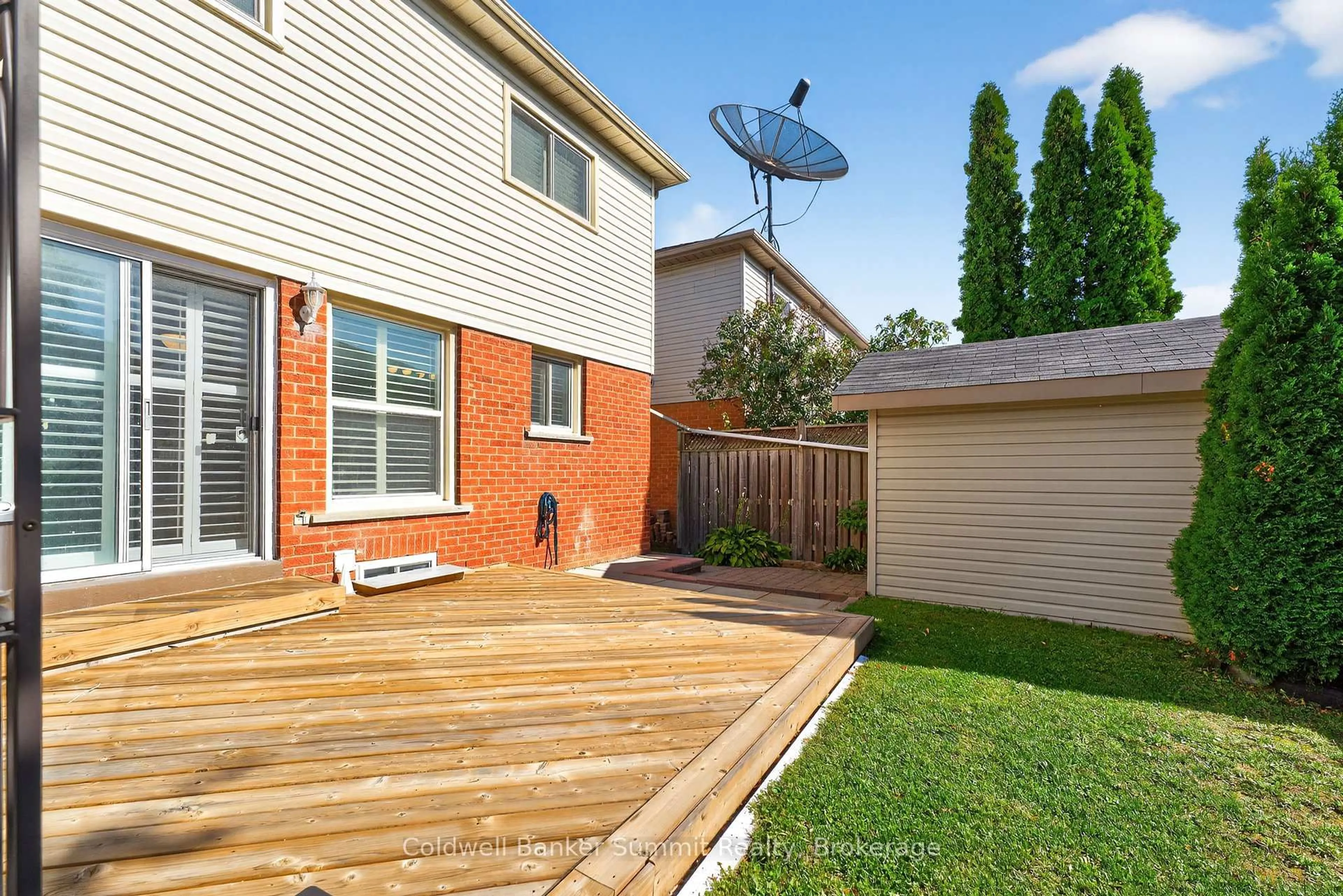 Patio, street for 1037 Sandcliff Dr, Oshawa Ontario L1K 2E5