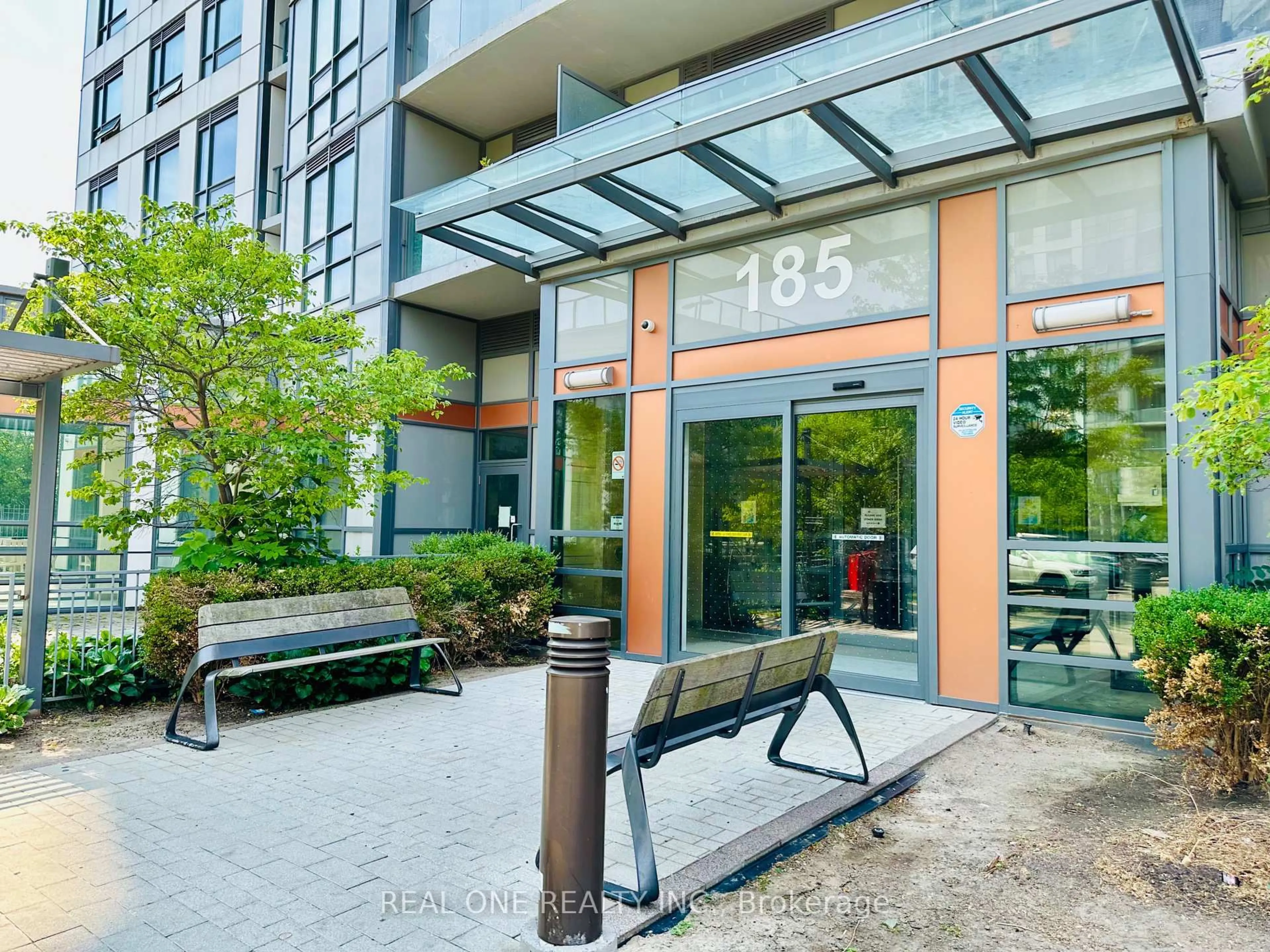 Indoor foyer for 185 Bonis Ave #1506, Toronto Ontario M1T 0A4