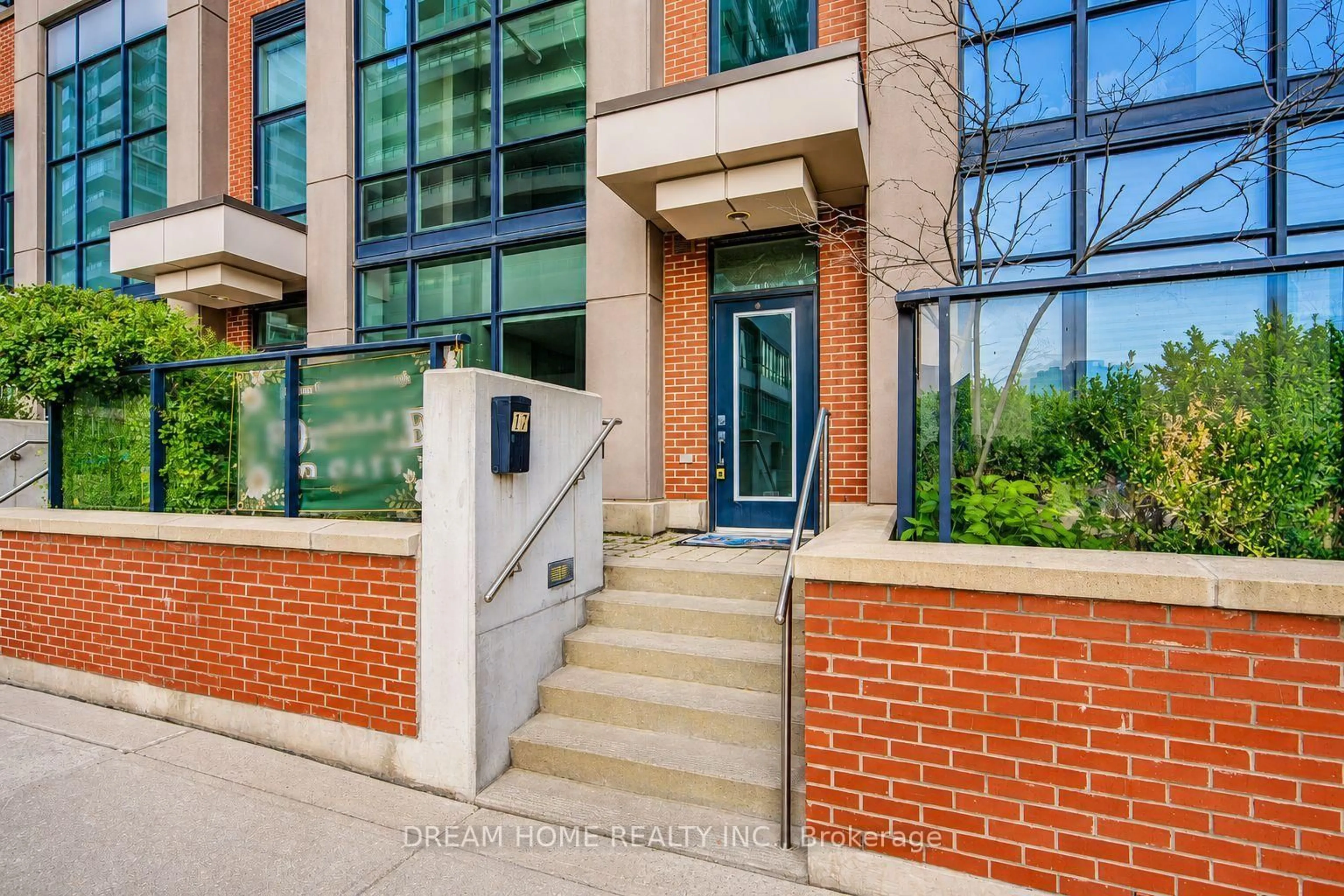 Home with brick exterior material, unknown for 17 Town Centre Crt, Toronto Ontario M1P 0B3