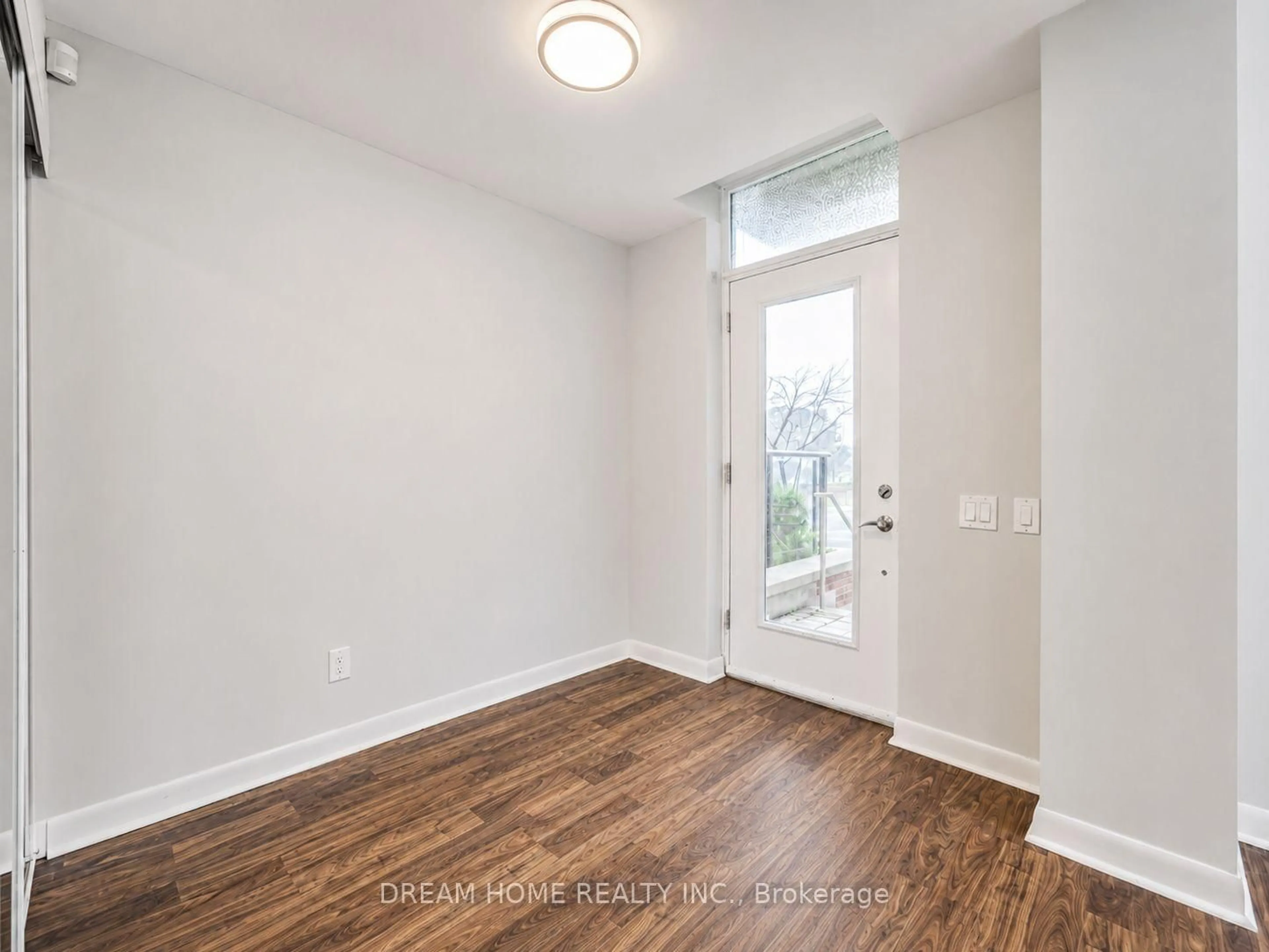 Indoor entryway for 17 Town Centre Crt, Toronto Ontario M1P 0B3