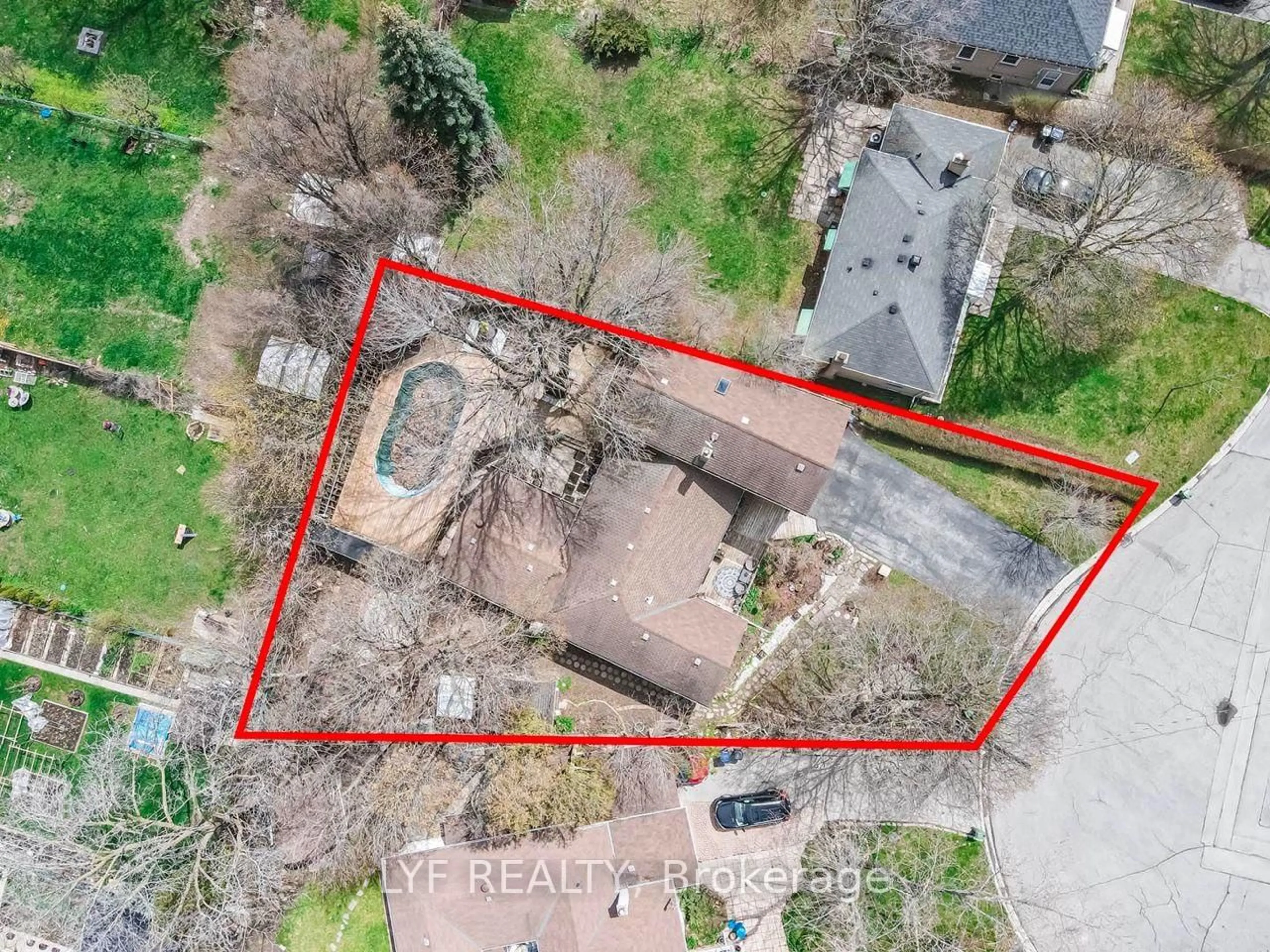 A pic from outside/outdoor area/front of a property/back of a property/a pic from drone, street for 75 Shilton Rd, Toronto Ontario M1S 2J8