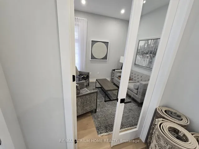 5 Norbury Cres, Toronto 4