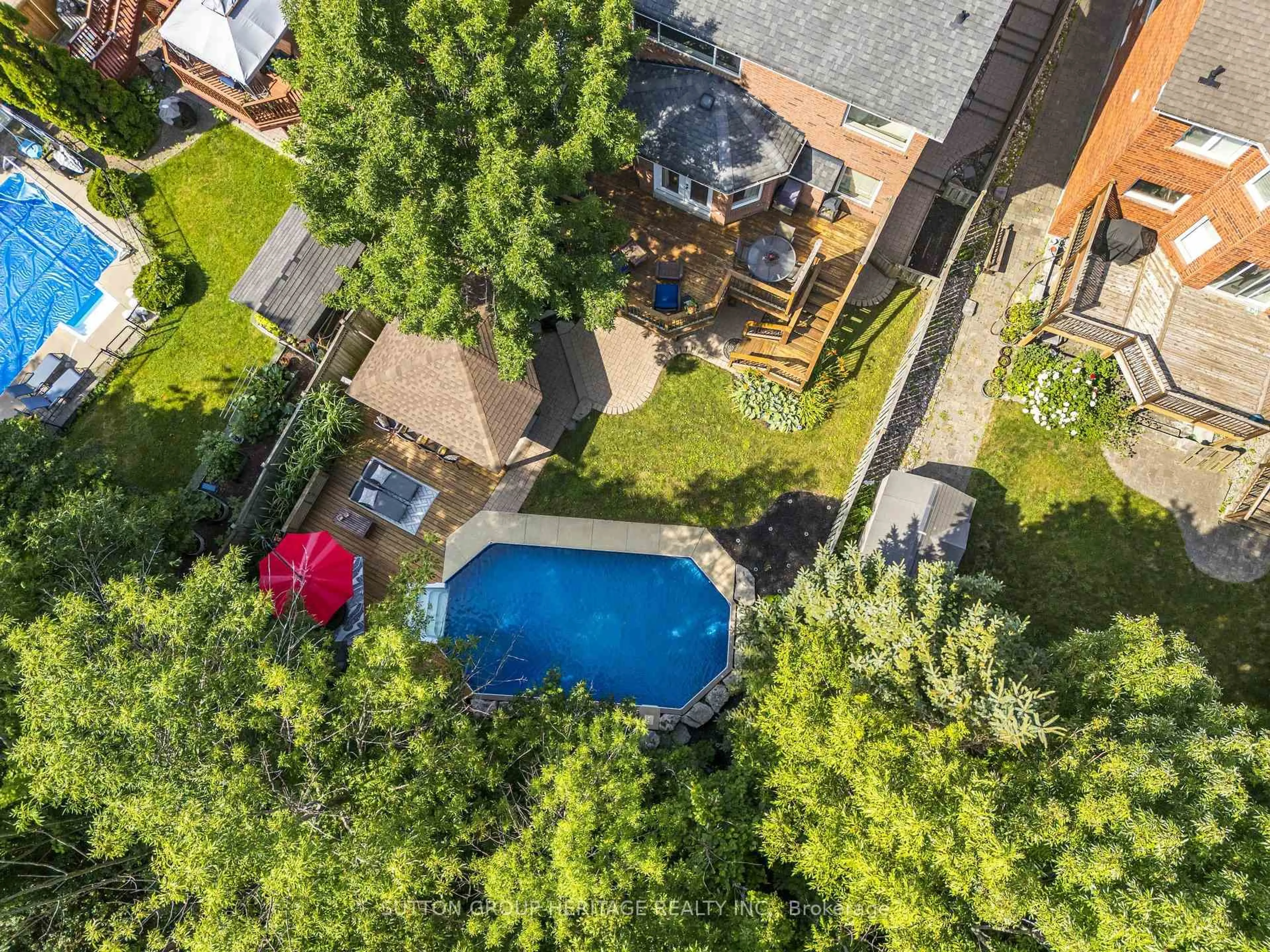 A pic from outside/outdoor area/front of a property/back of a property/a pic from drone, unknown for 103 Gartshore Dr, Whitby Ontario L1P 1N8