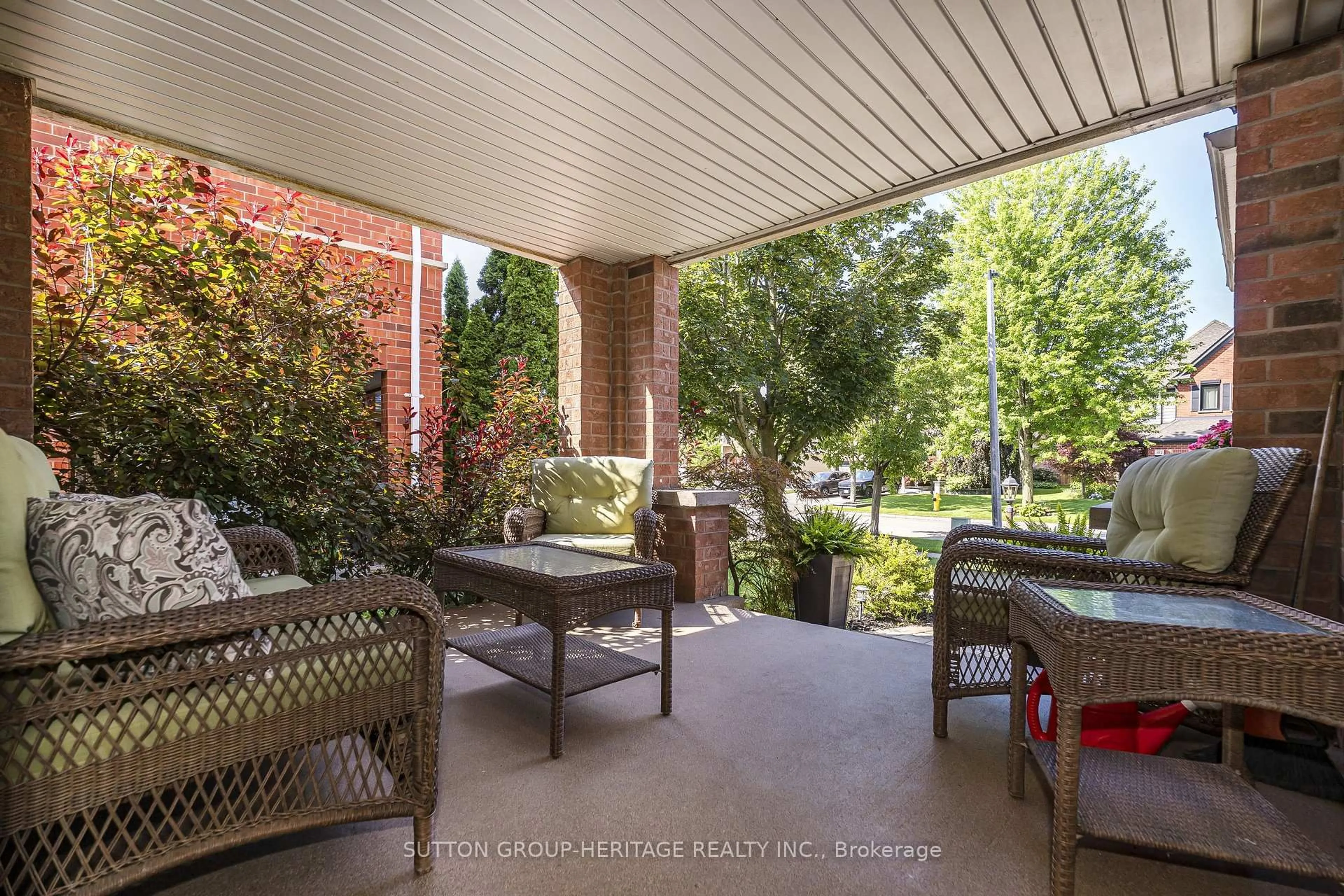 Patio, street for 103 Gartshore Dr, Whitby Ontario L1P 1N8