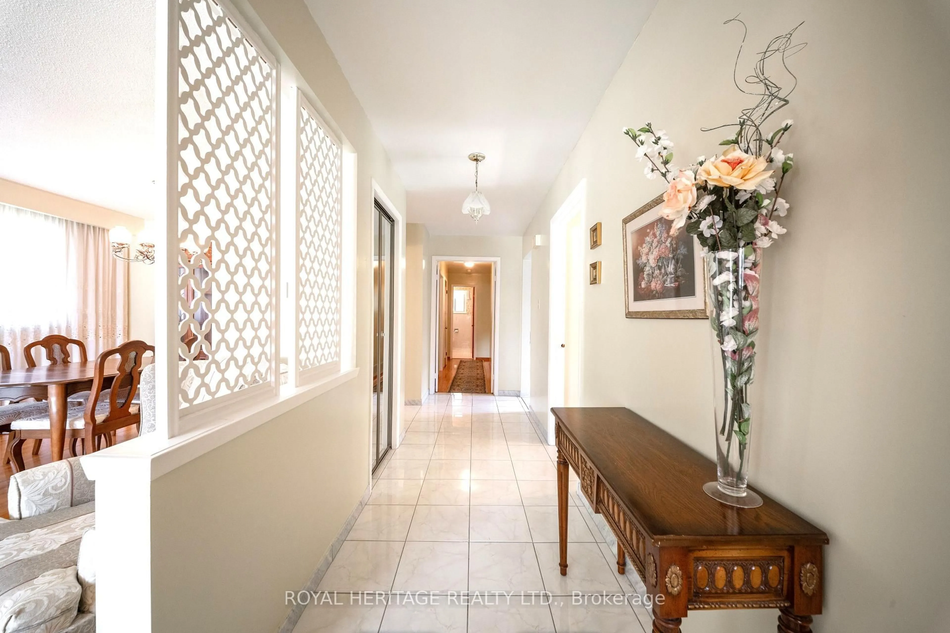 Indoor foyer for 79 Fulbert Cres, Toronto Ontario M1S 1C5