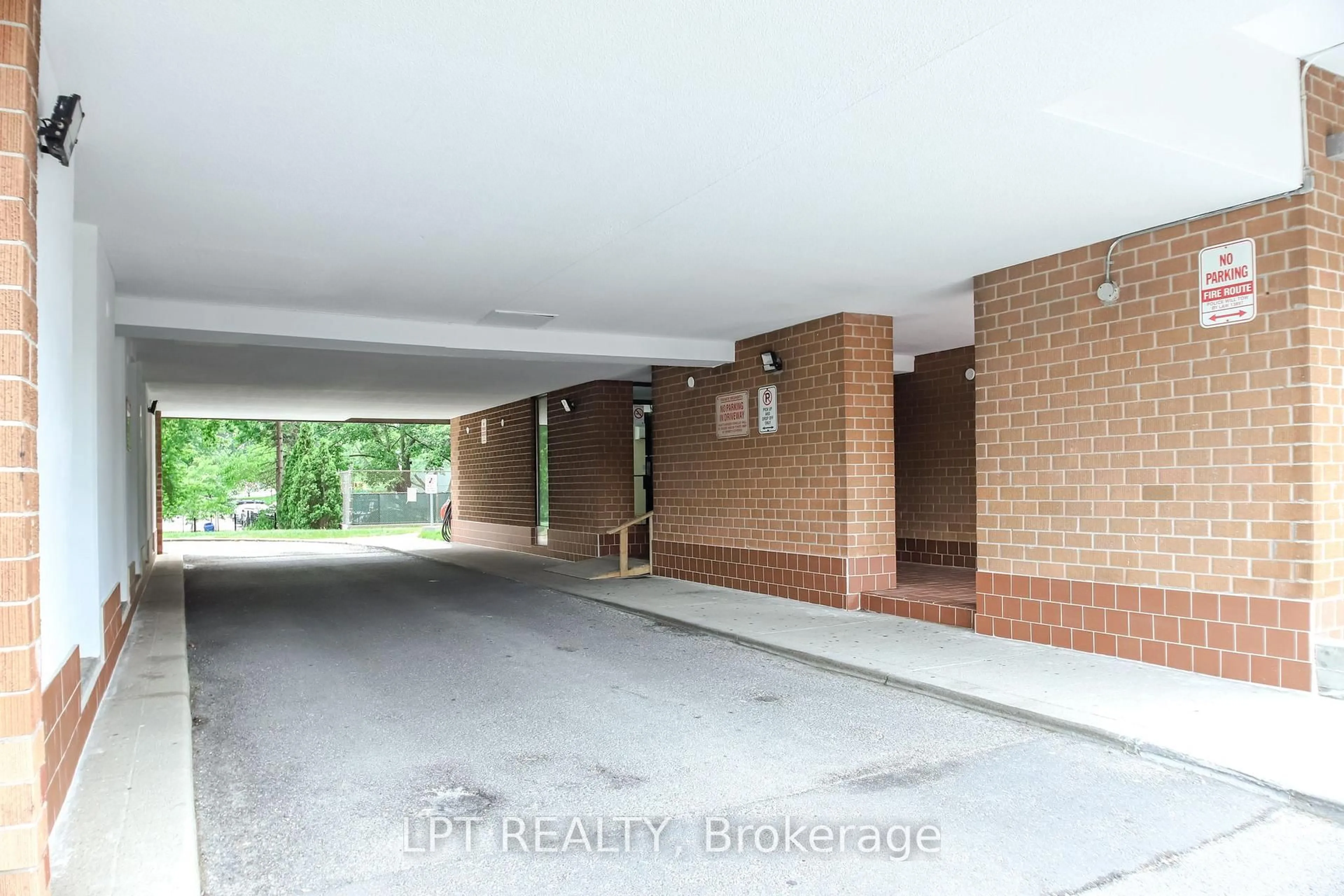 Indoor foyer for 90 Ling Rd #209, Toronto Ontario M1E 4Y3