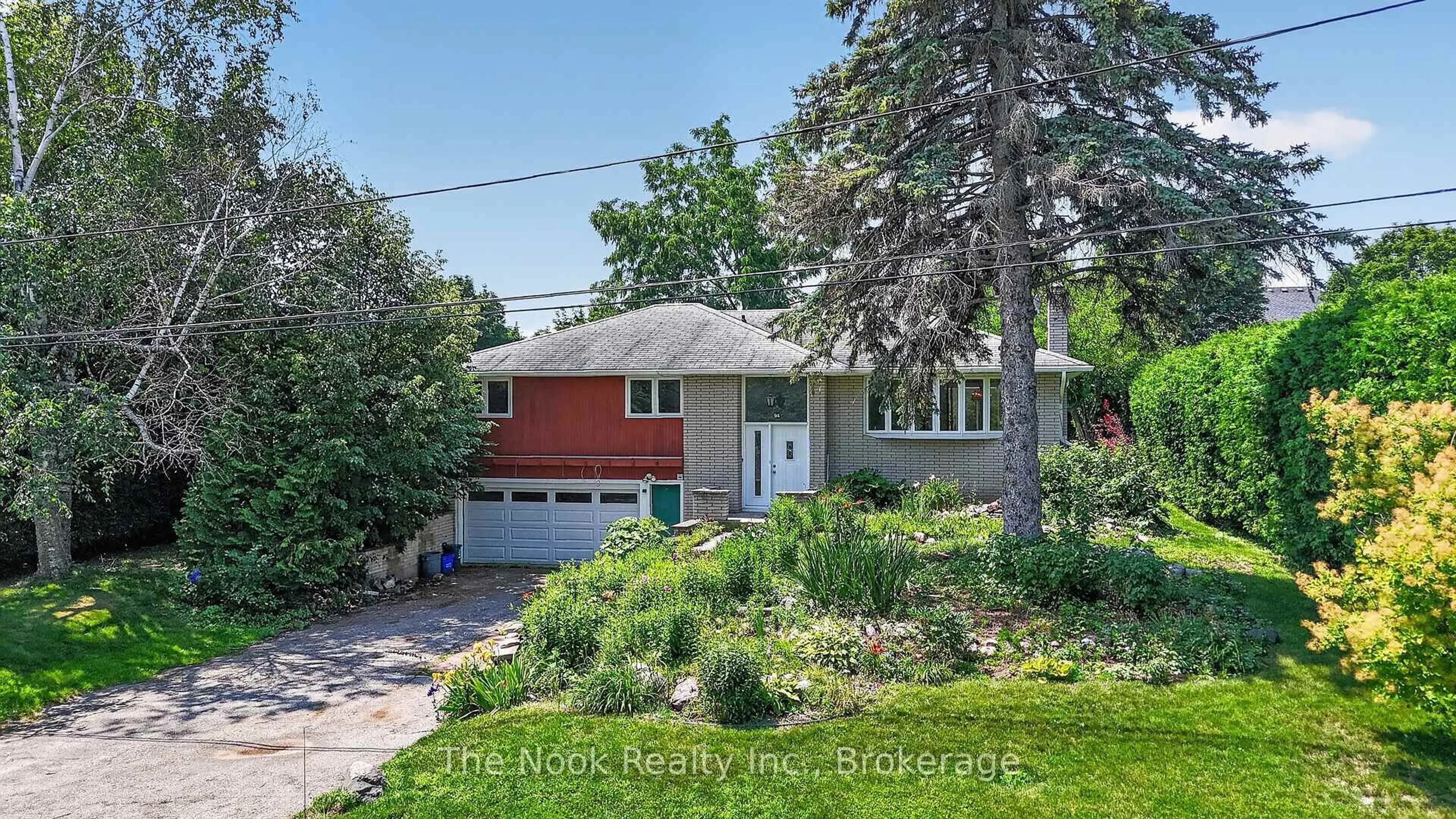 A pic from outside/outdoor area/front of a property/back of a property/a pic from drone, street for 94 Way St, Whitby Ontario L1M 1B8