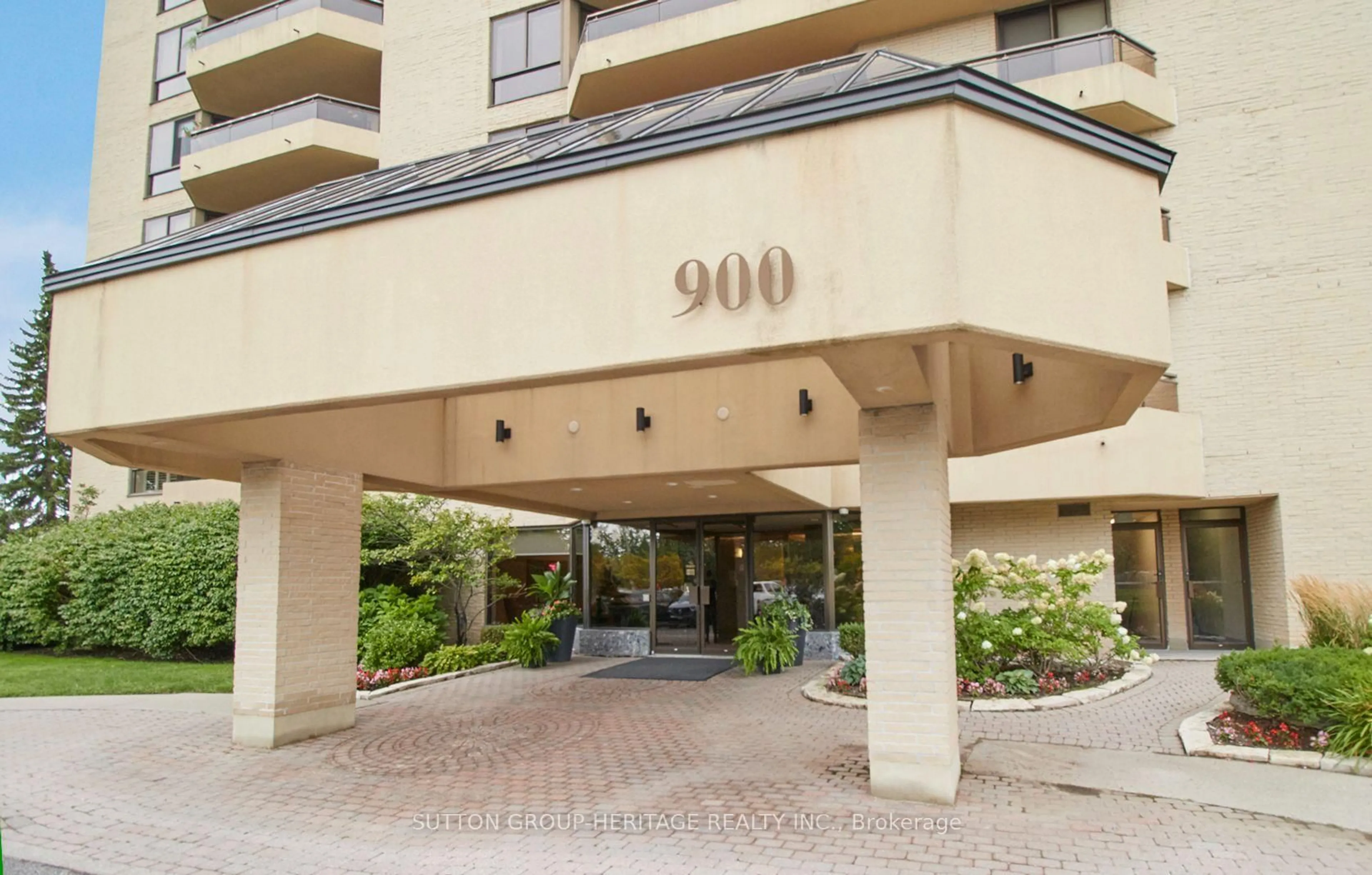 Indoor foyer for 900 Wilson Rd #1202, Oshawa Ontario L1G 7T2