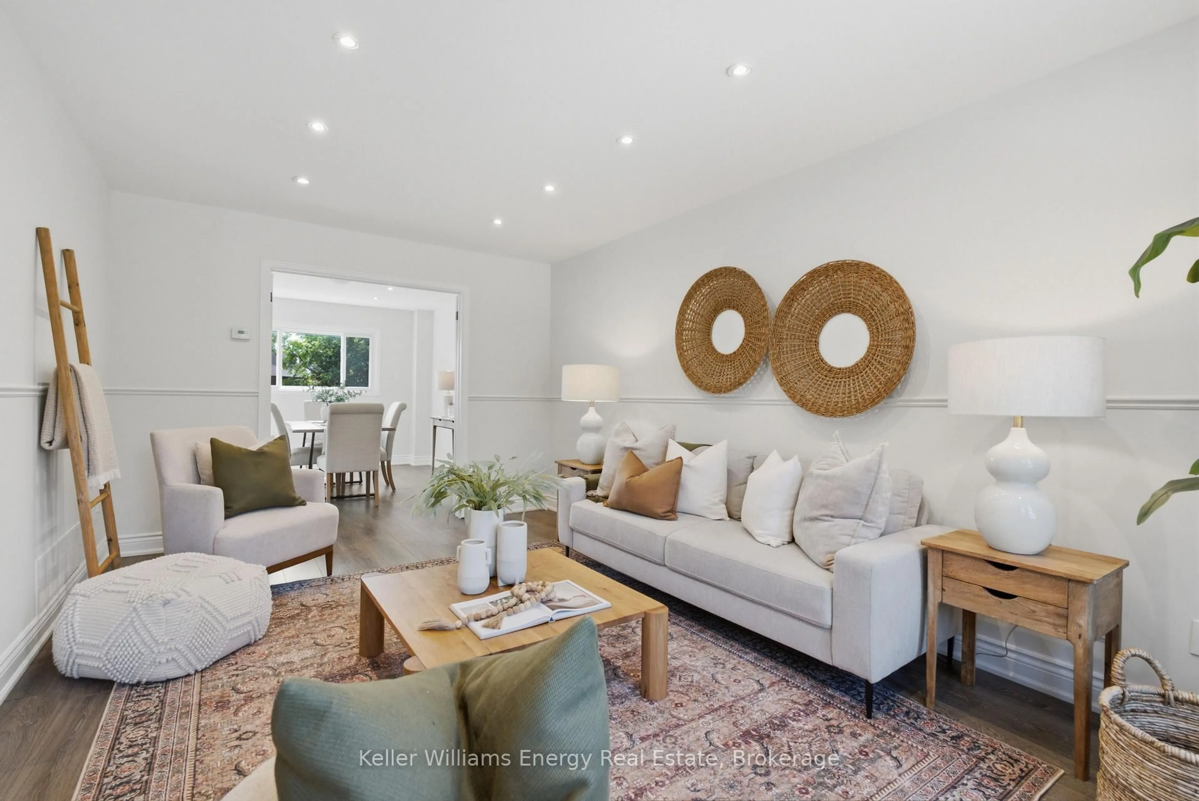 Living room with furniture, unknown for 21 Rotherglen Rd, Ajax Ontario L1T 1N7
