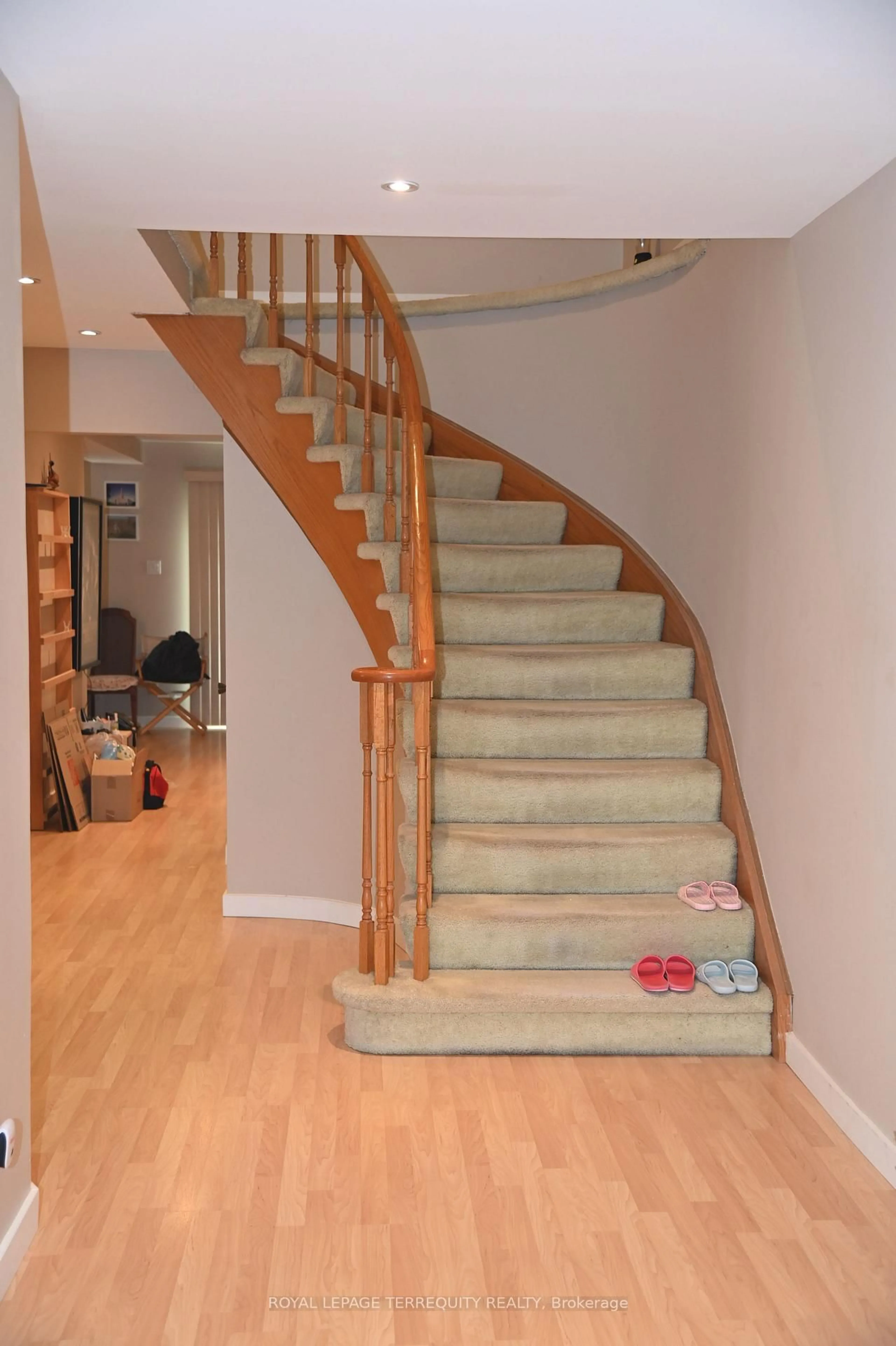 Stairs for 22 White Heather Blvd, Toronto Ontario M1V 2P8