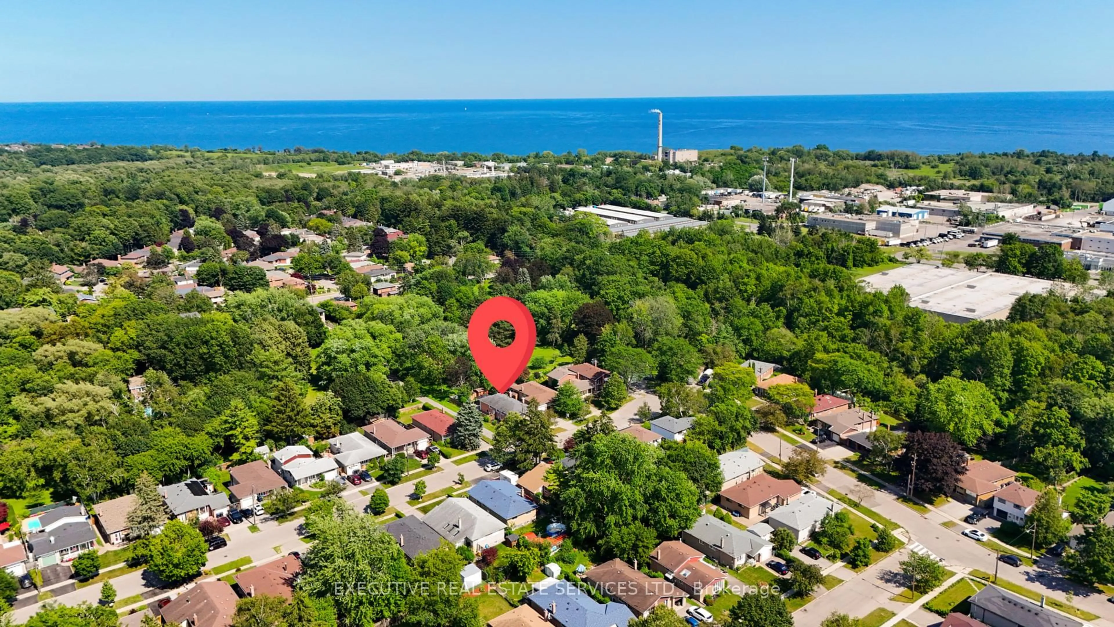 A pic from outside/outdoor area/front of a property/back of a property/a pic from drone, unknown for 37 Ravenview Dr, Toronto Ontario M1E 3L9