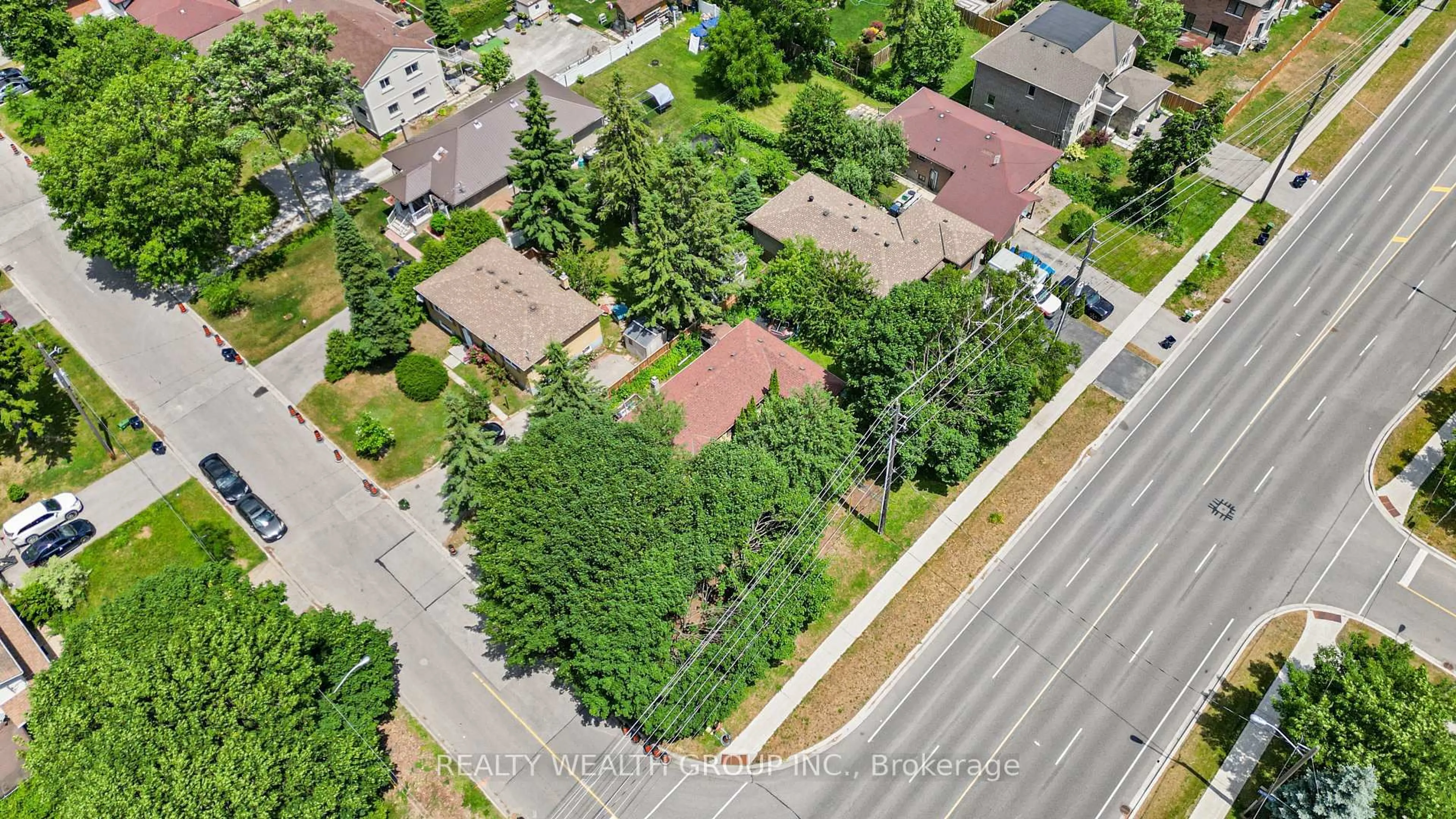 A pic from outside/outdoor area/front of a property/back of a property/a pic from drone, street for 4450 Lawrence Ave, Toronto Ontario M1E 2T9