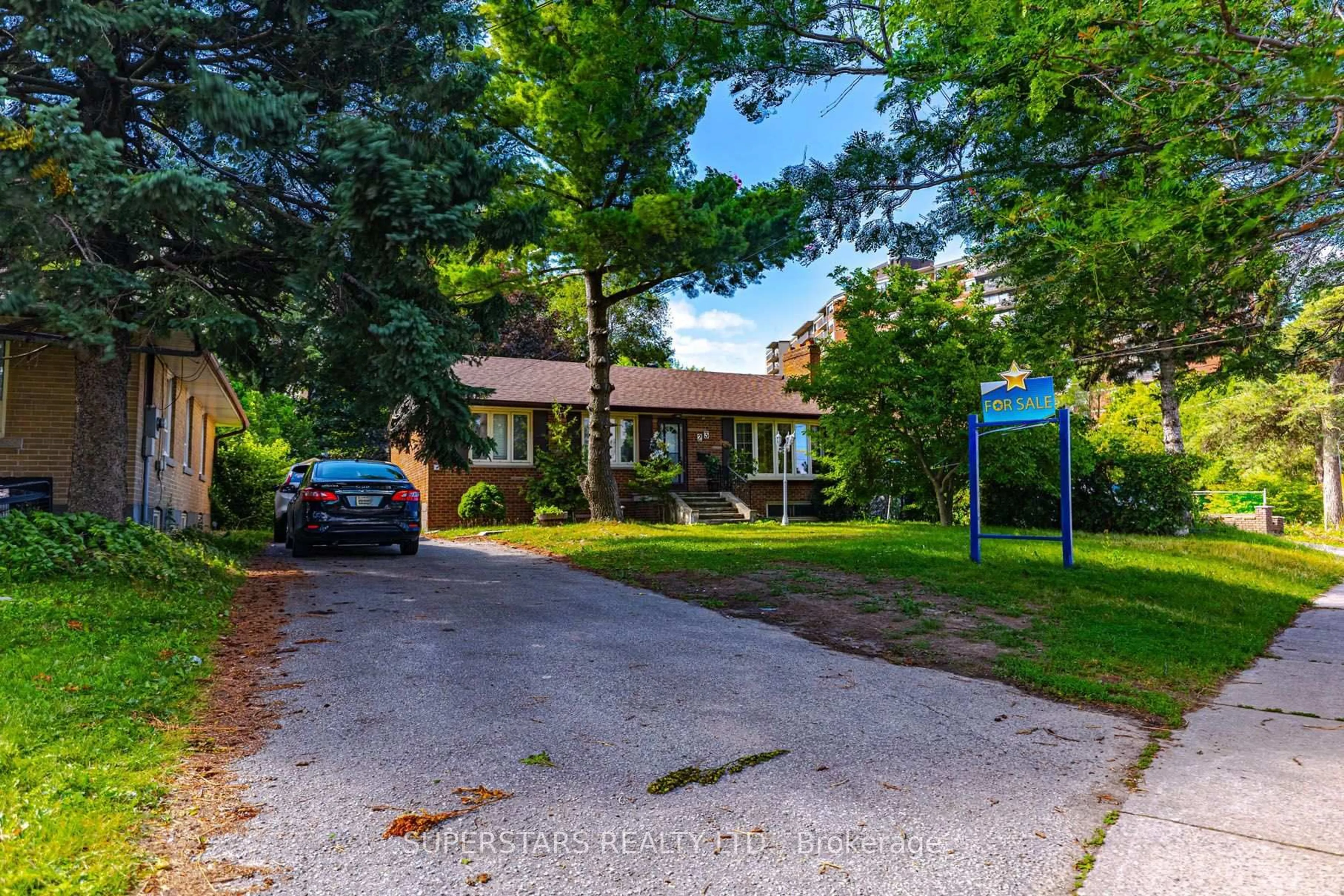 A pic from outside/outdoor area/front of a property/back of a property/a pic from drone, street for 23 Dunelm St, Toronto Ontario M1J 3G2
