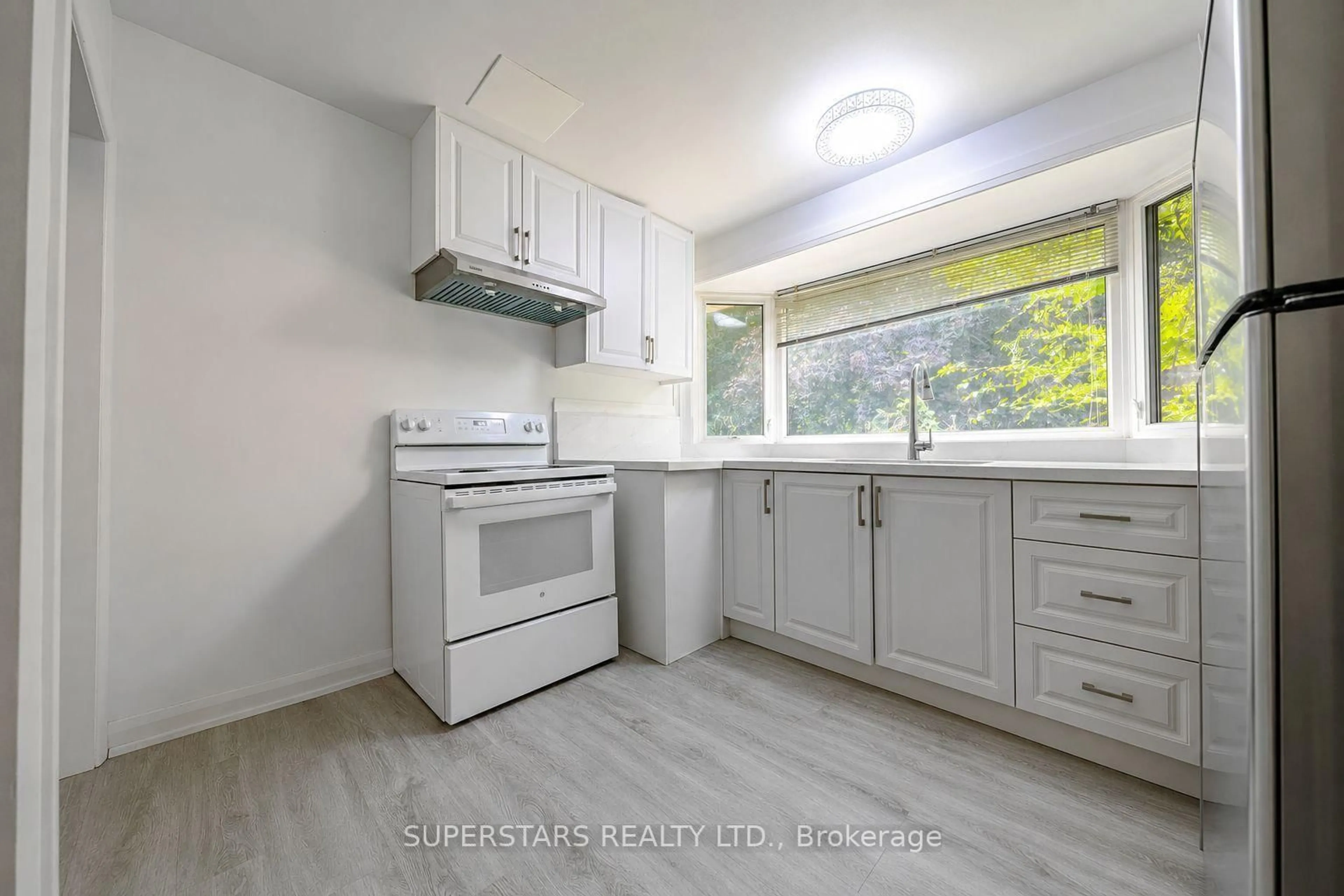 Standard kitchen, unknown for 23 Dunelm St, Toronto Ontario M1J 3G2