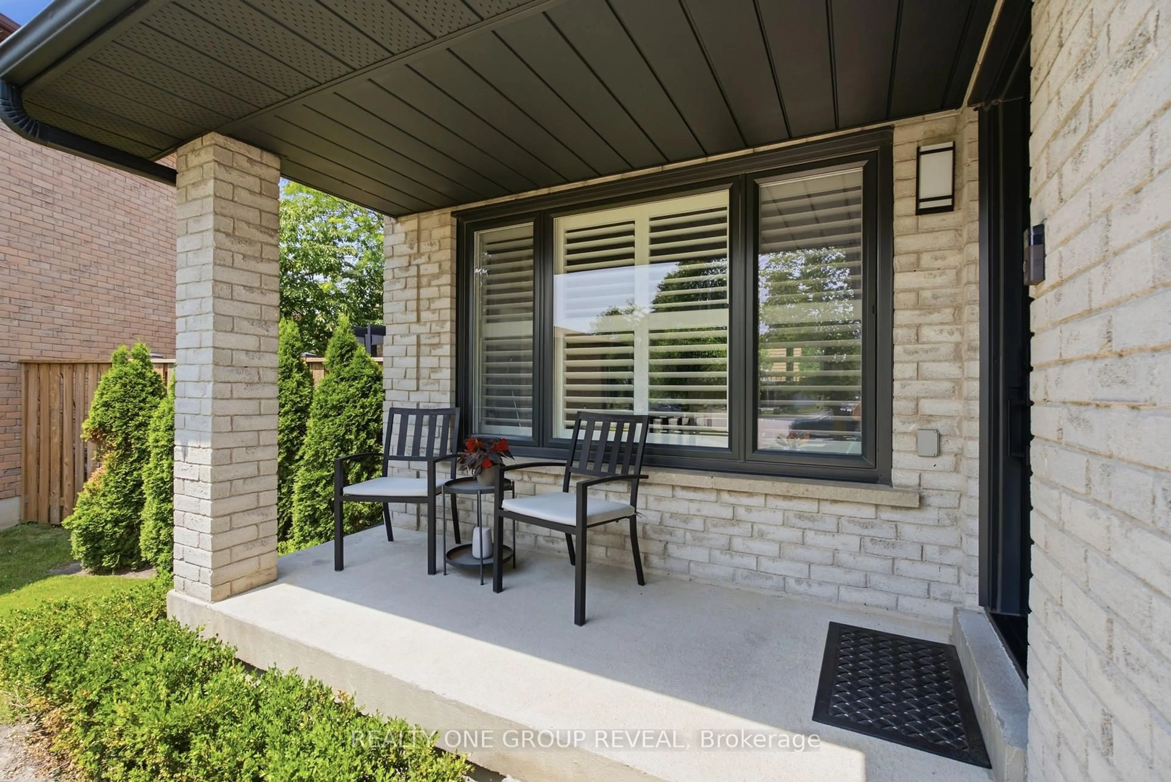 Patio, street for 568 Rainy Day Dr, Pickering Ontario L1V 5Z2