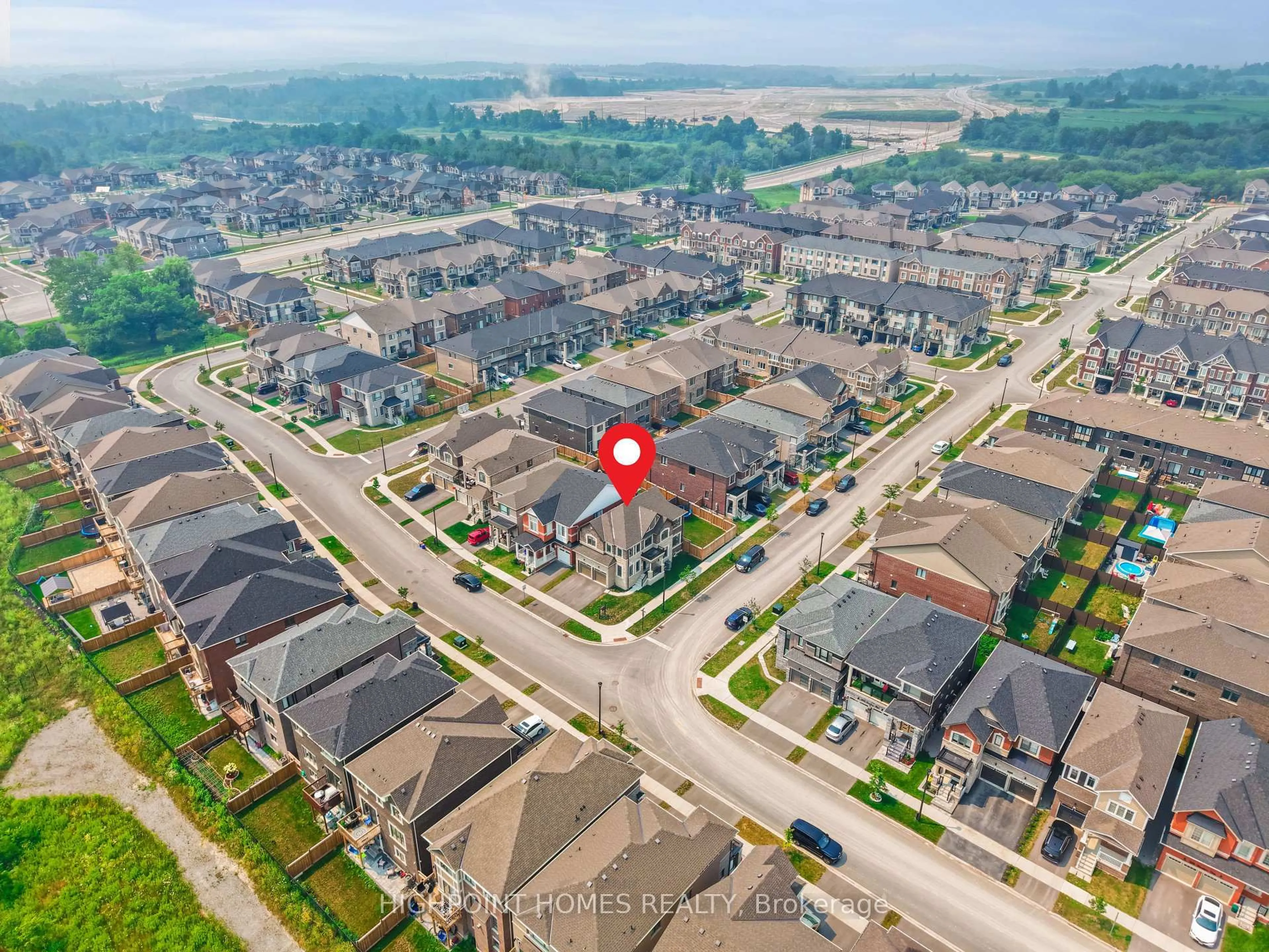 A pic from outside/outdoor area/front of a property/back of a property/a pic from drone, street for 3274 Turnstone Blvd, Pickering Ontario L1X 0N2